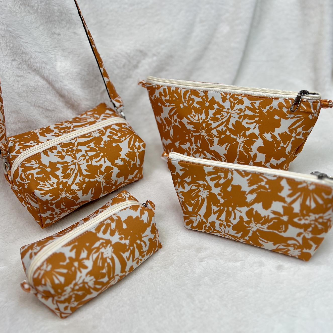 ORANGE CONVERTIBLE POUCH SET