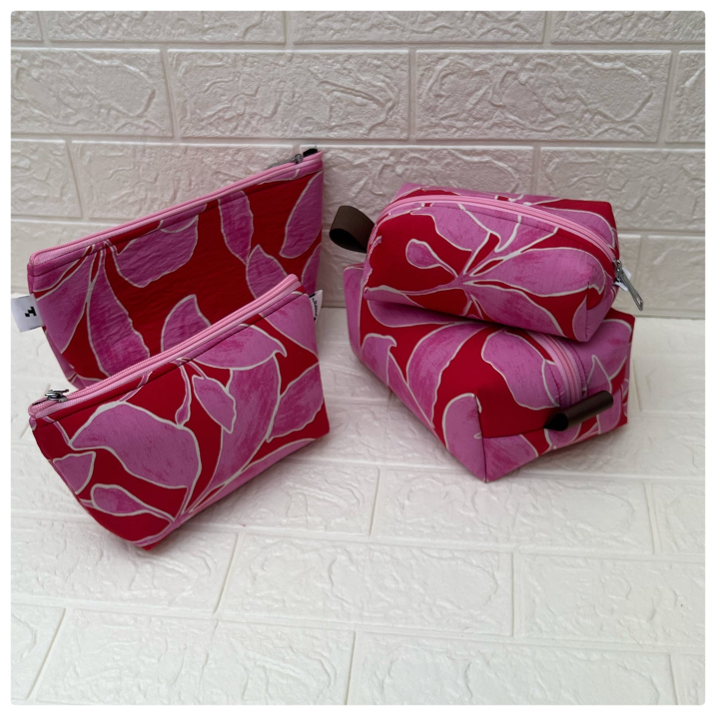 PINK LEAF POUCHES