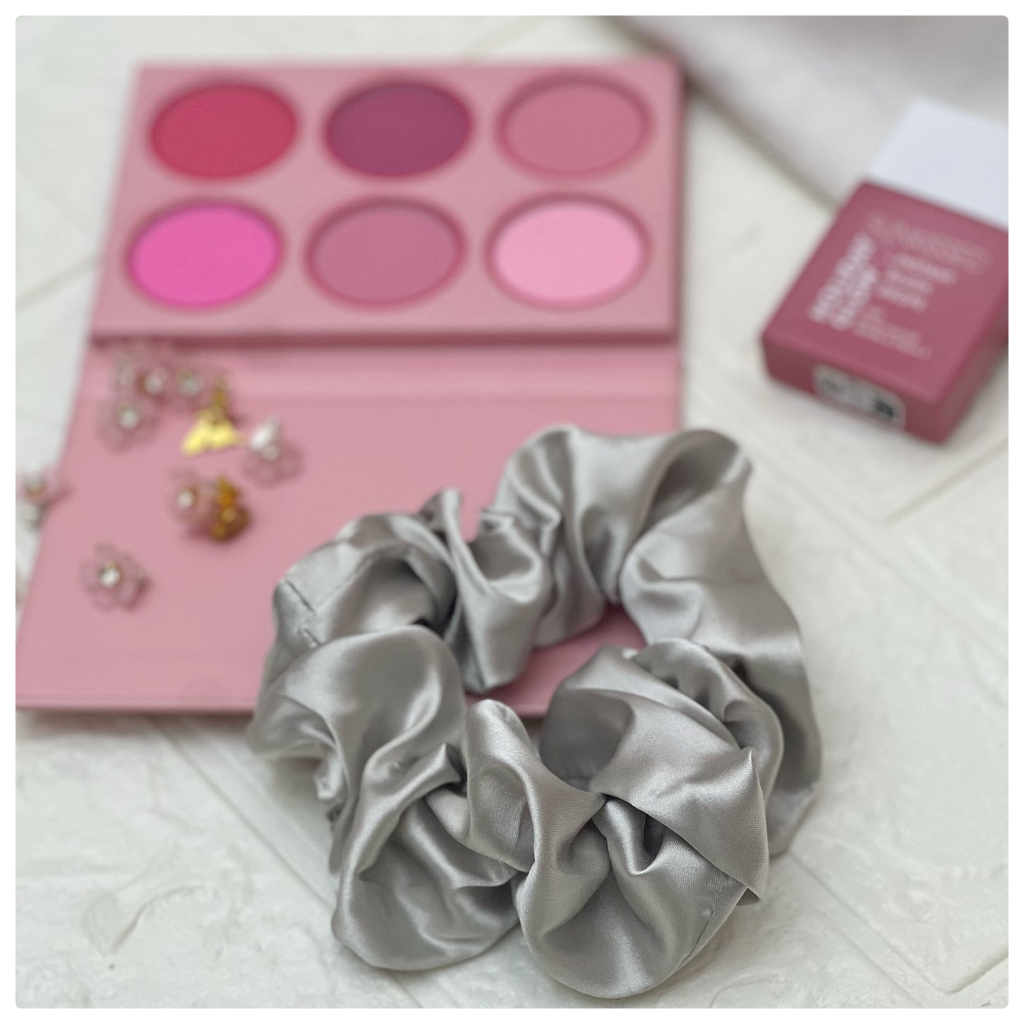 SILVER SCRUNCHIES