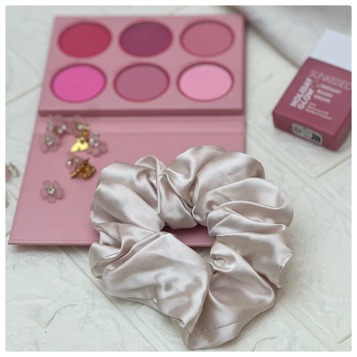 CREAM3 SCRUNCHIES