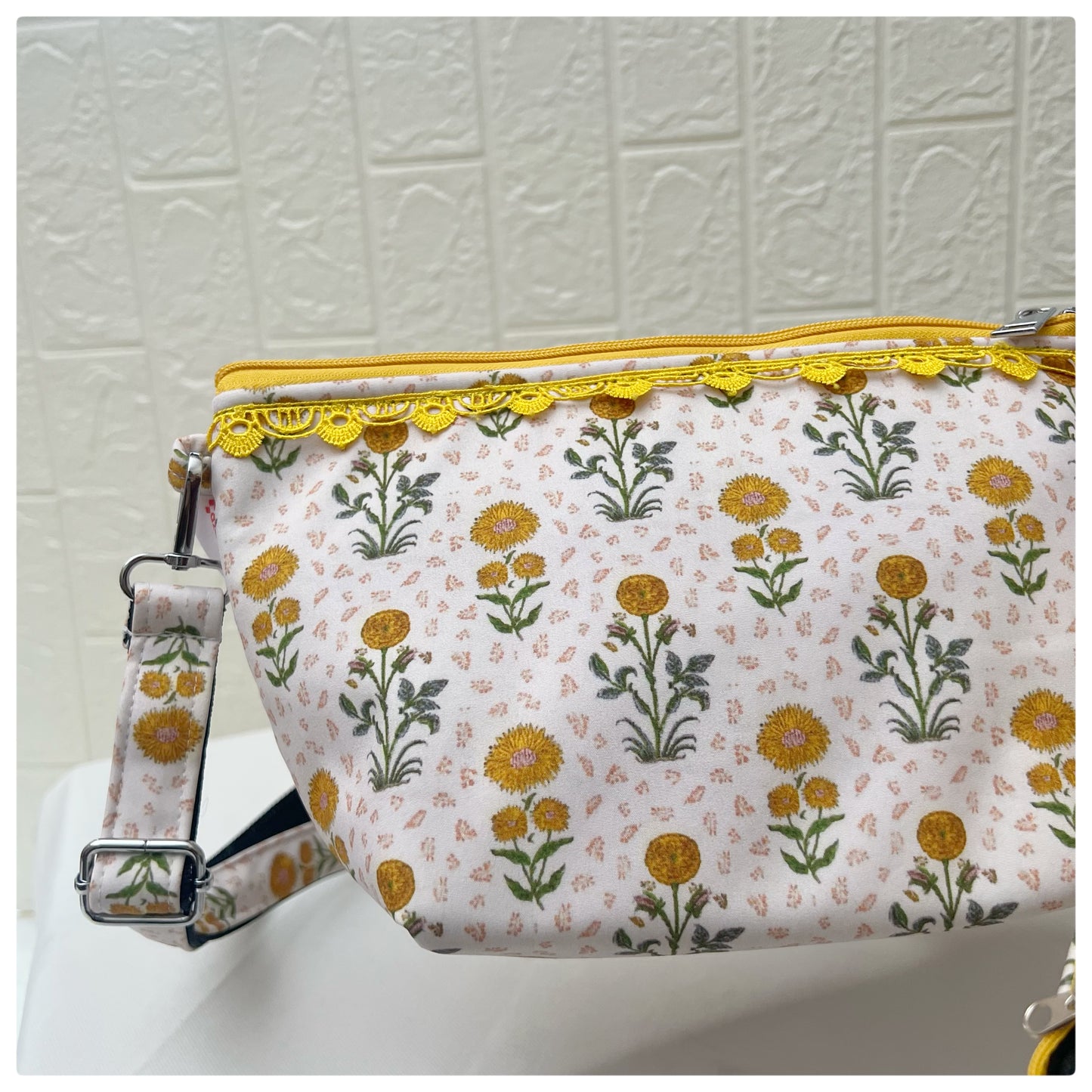 YELLOW WHITE FLORAL PARIZAT CROSSBODY