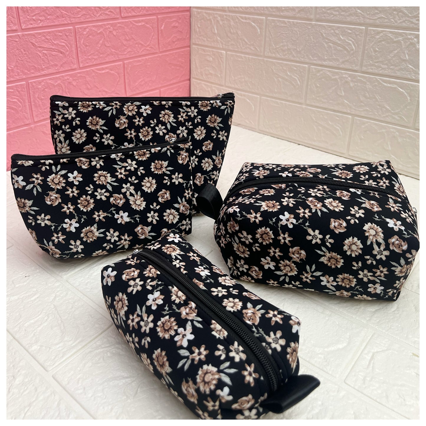 DAISY POUCHES