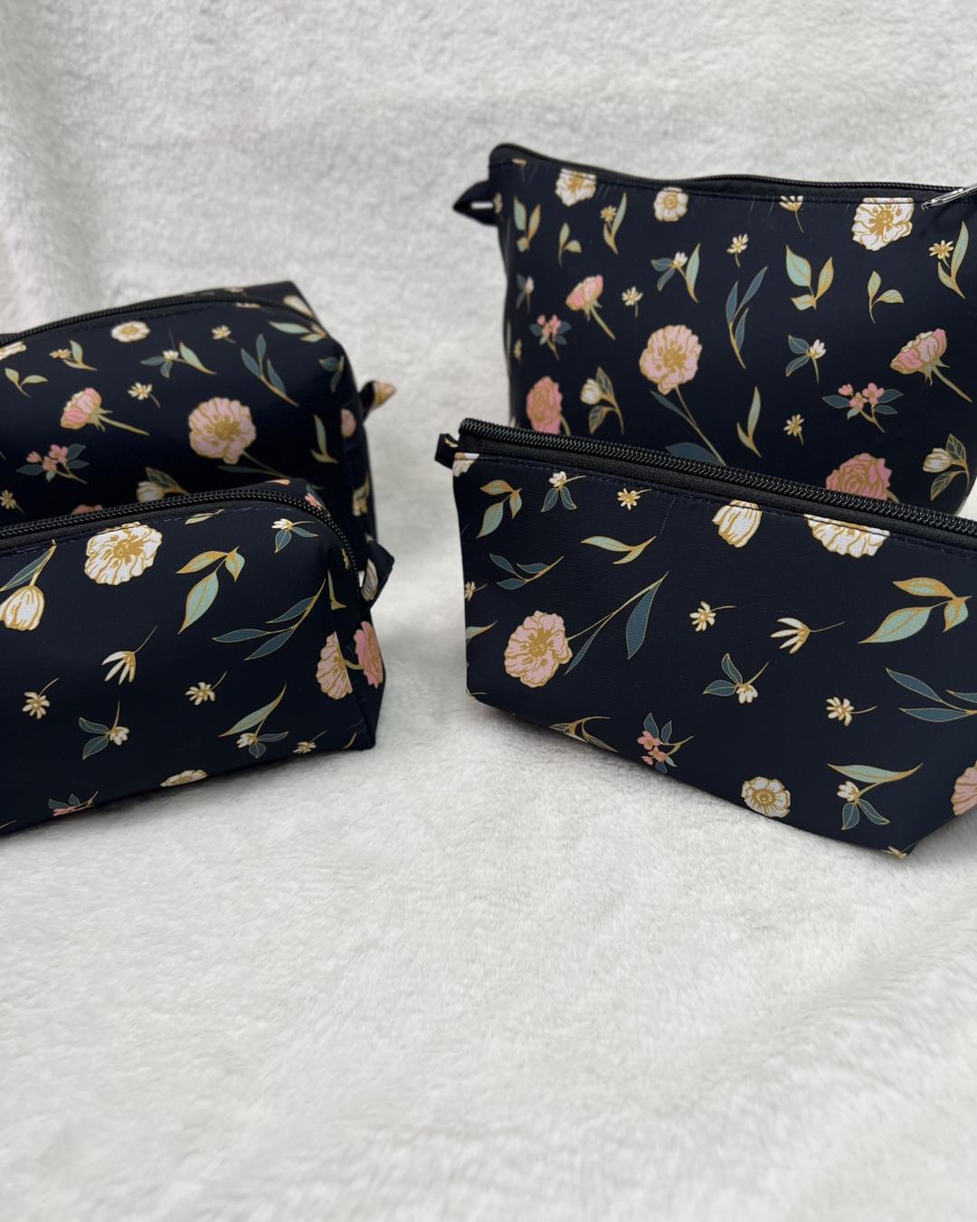BLACK SMALL FLORAL CONVERTIBLE POUCH SET
