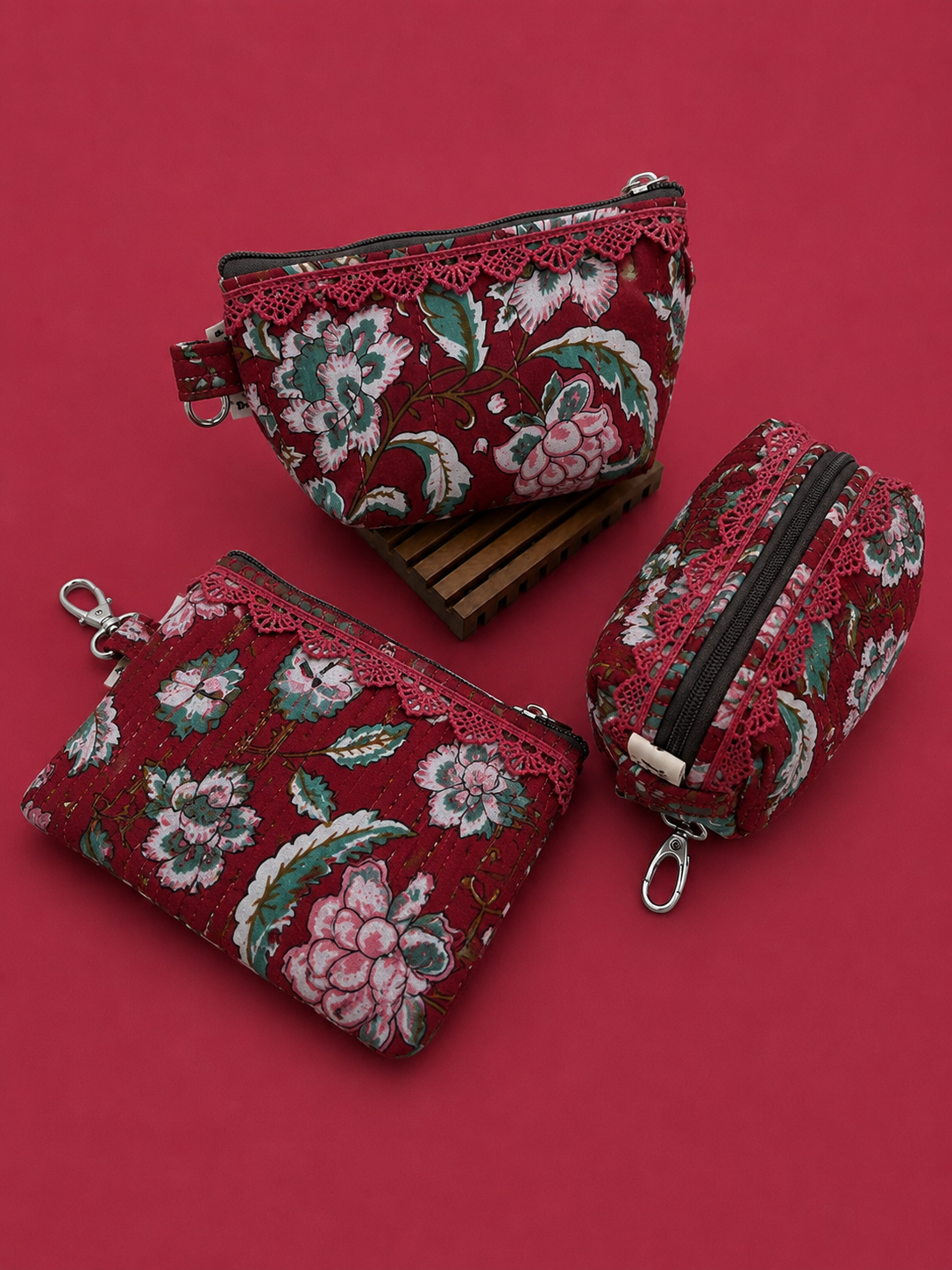 MAROON JOYPURI KEYCHARM