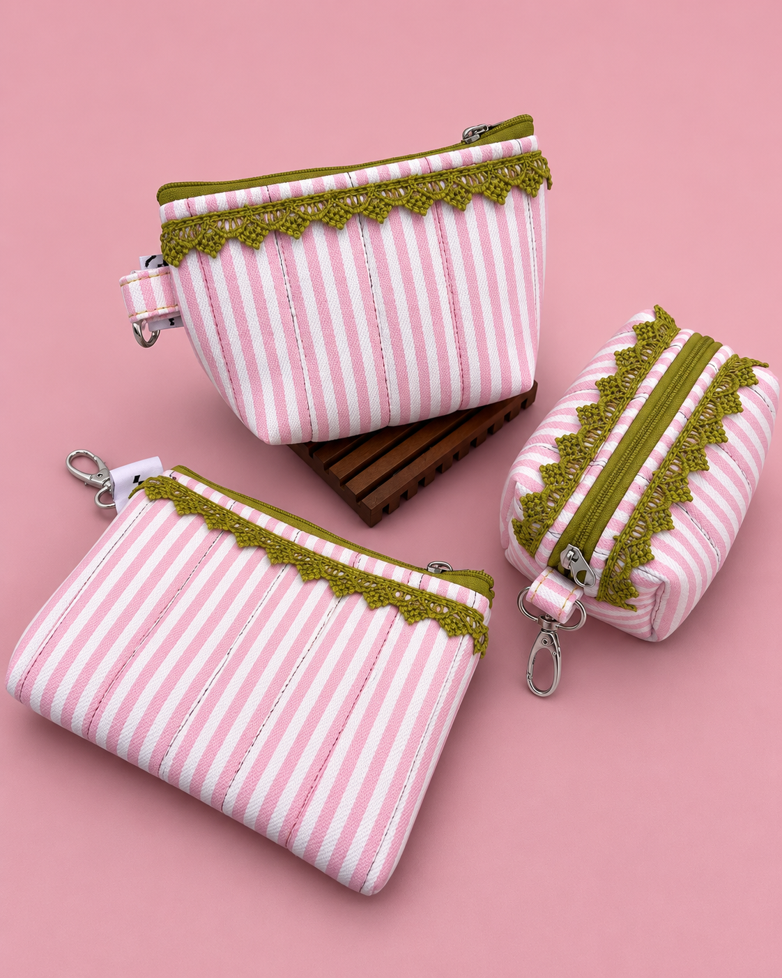 LIGHT PINK STRIPE KEYCHARM