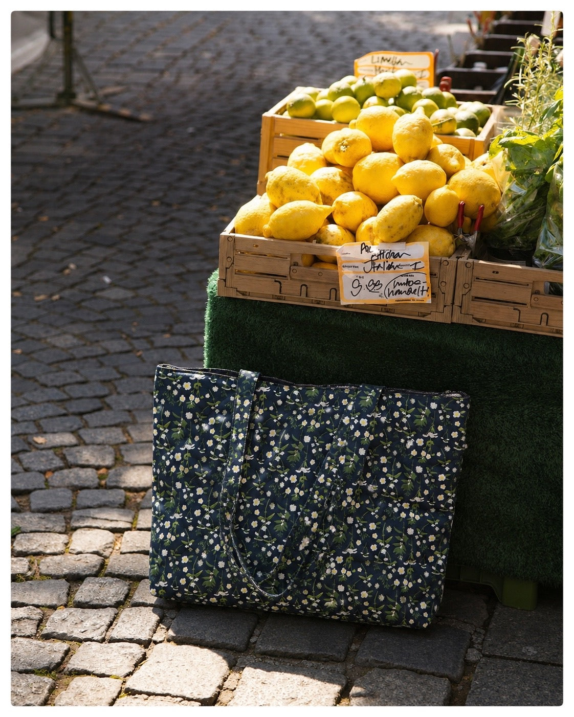 BLACK TOTE BAG