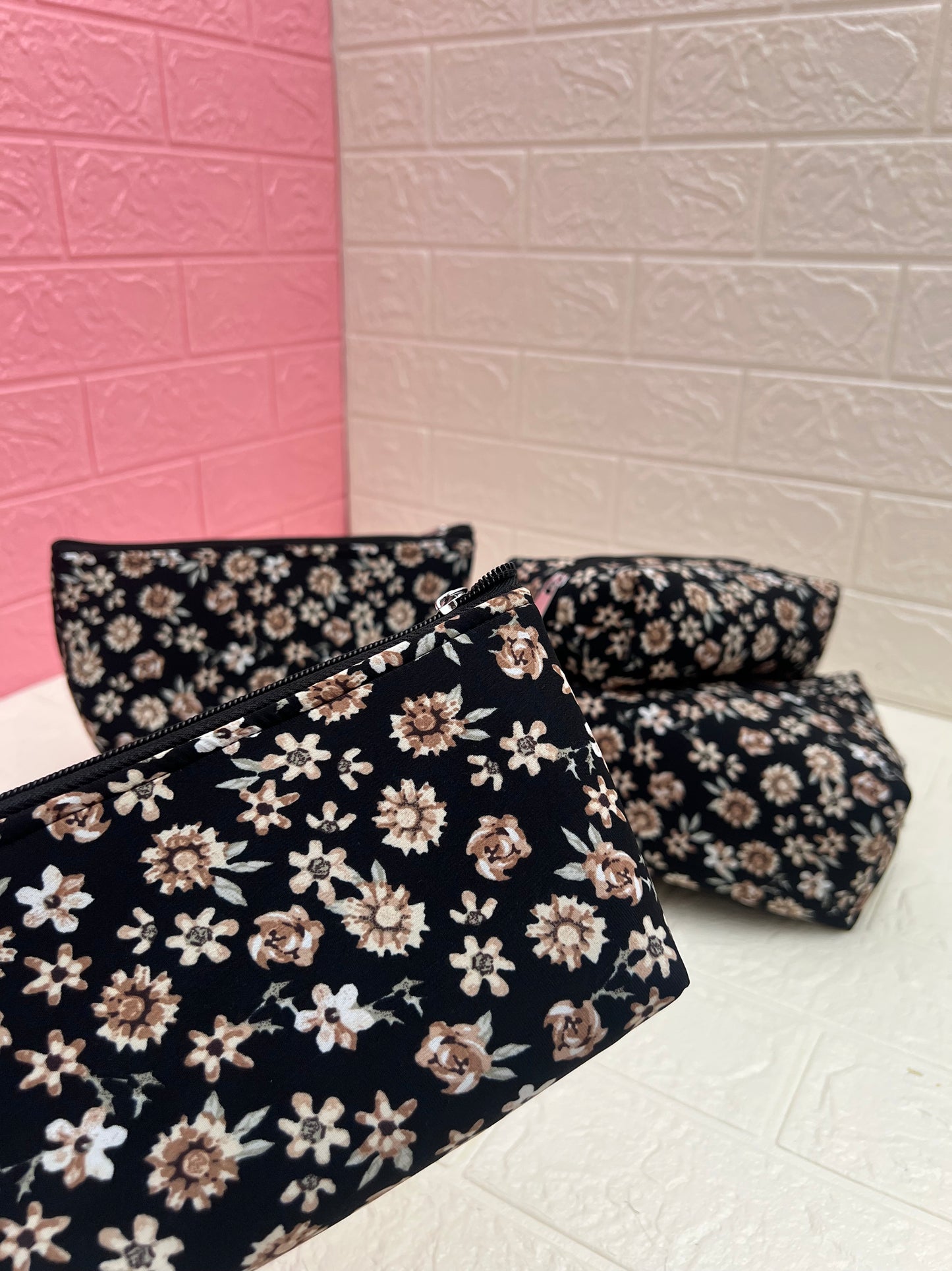 DAISY POUCHES