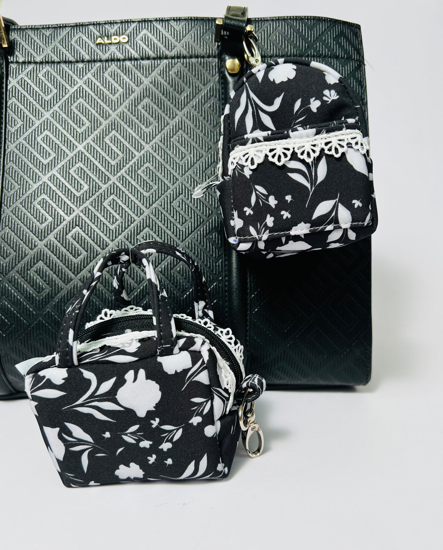 BLACK FLORAL KEY CHARM