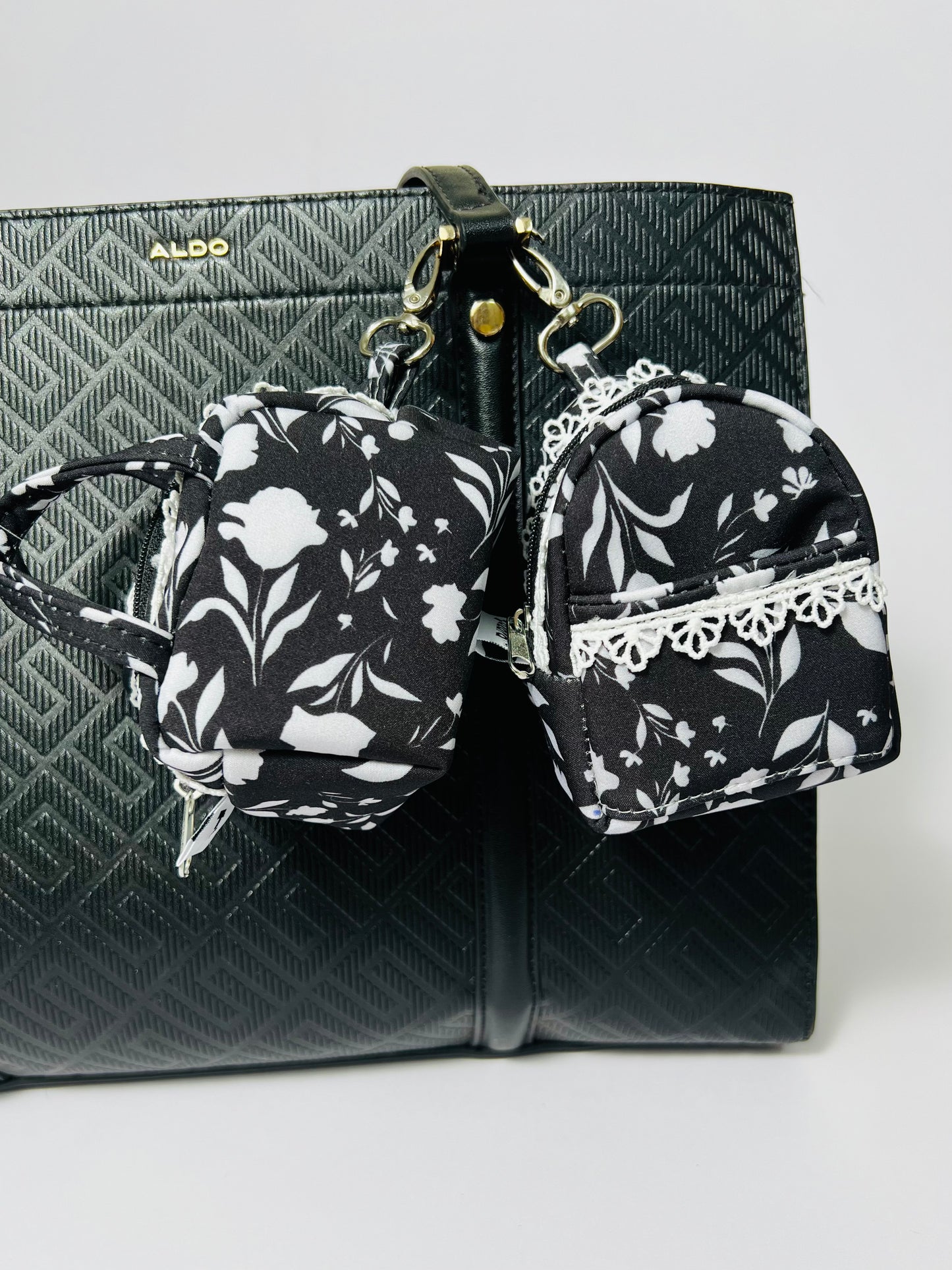 BLACK FLORAL KEY CHARM