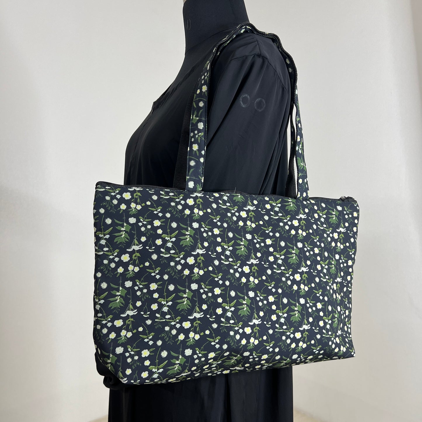 BLACK TOTE BAG