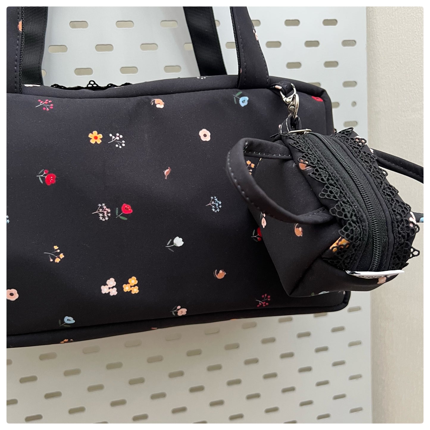 BLACK FLORAL PAMELA TOTE