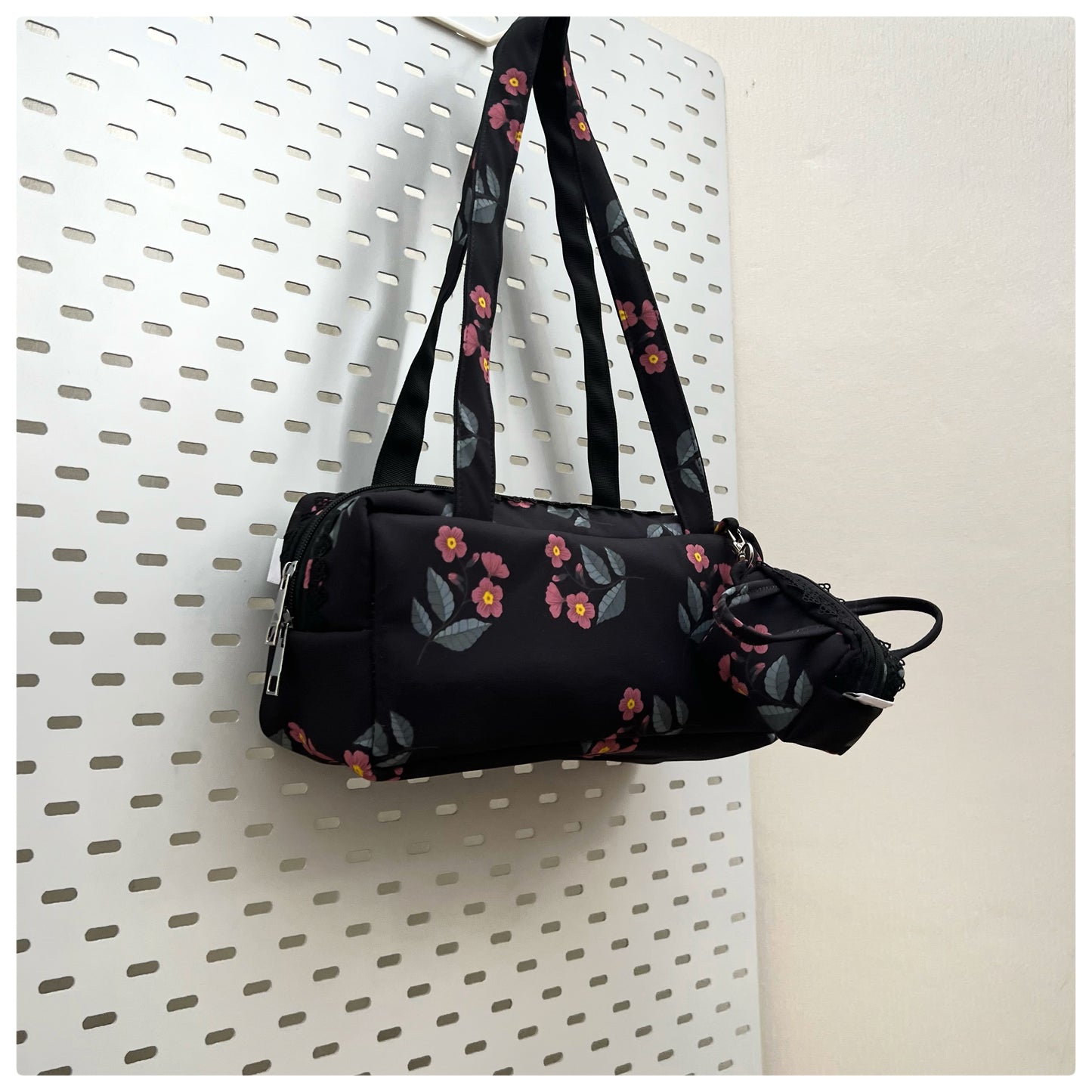 BLACK FLORAL PIKO TOTE