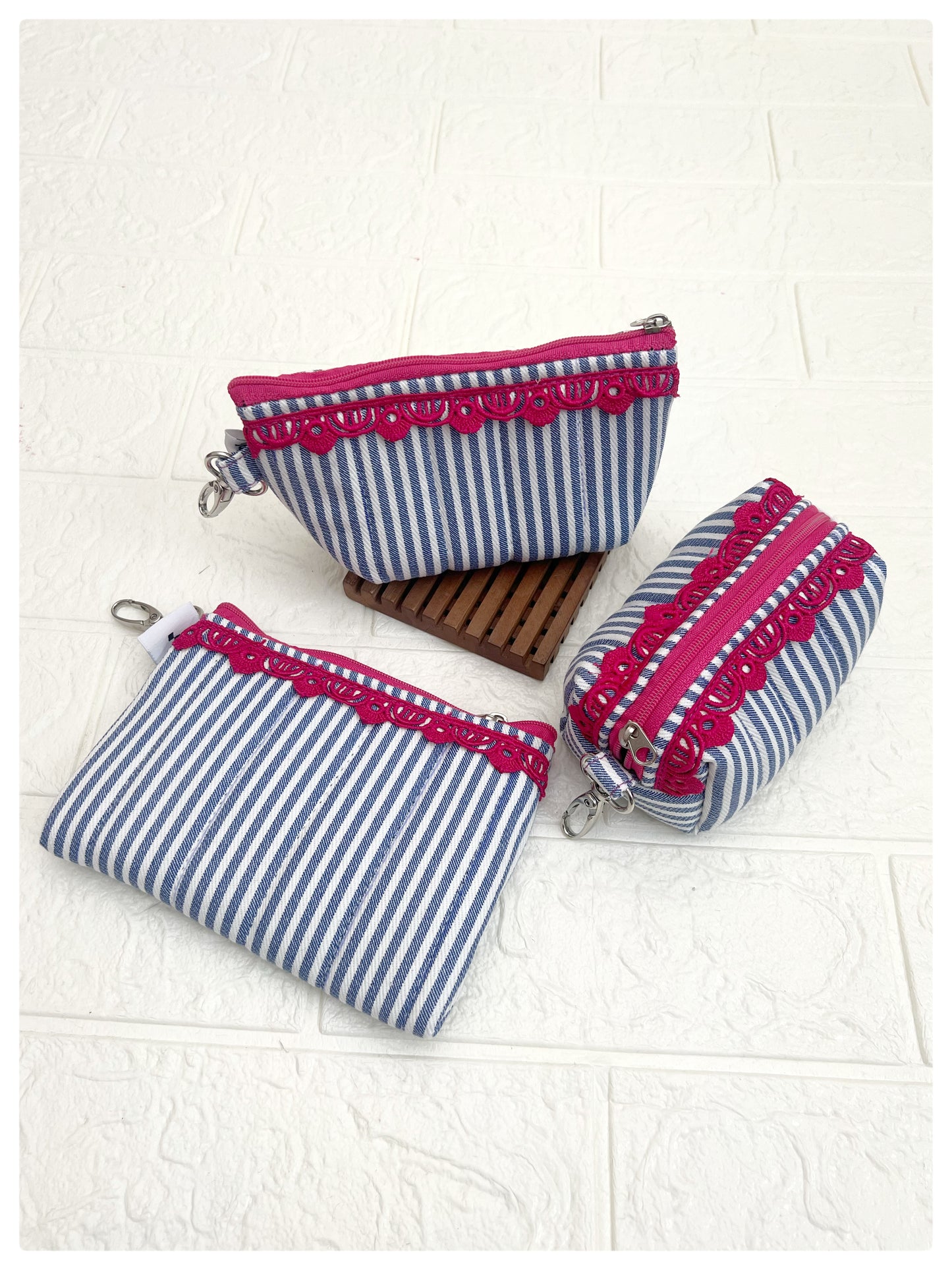 LIGHTBLUE STRIPE BAGCHARM