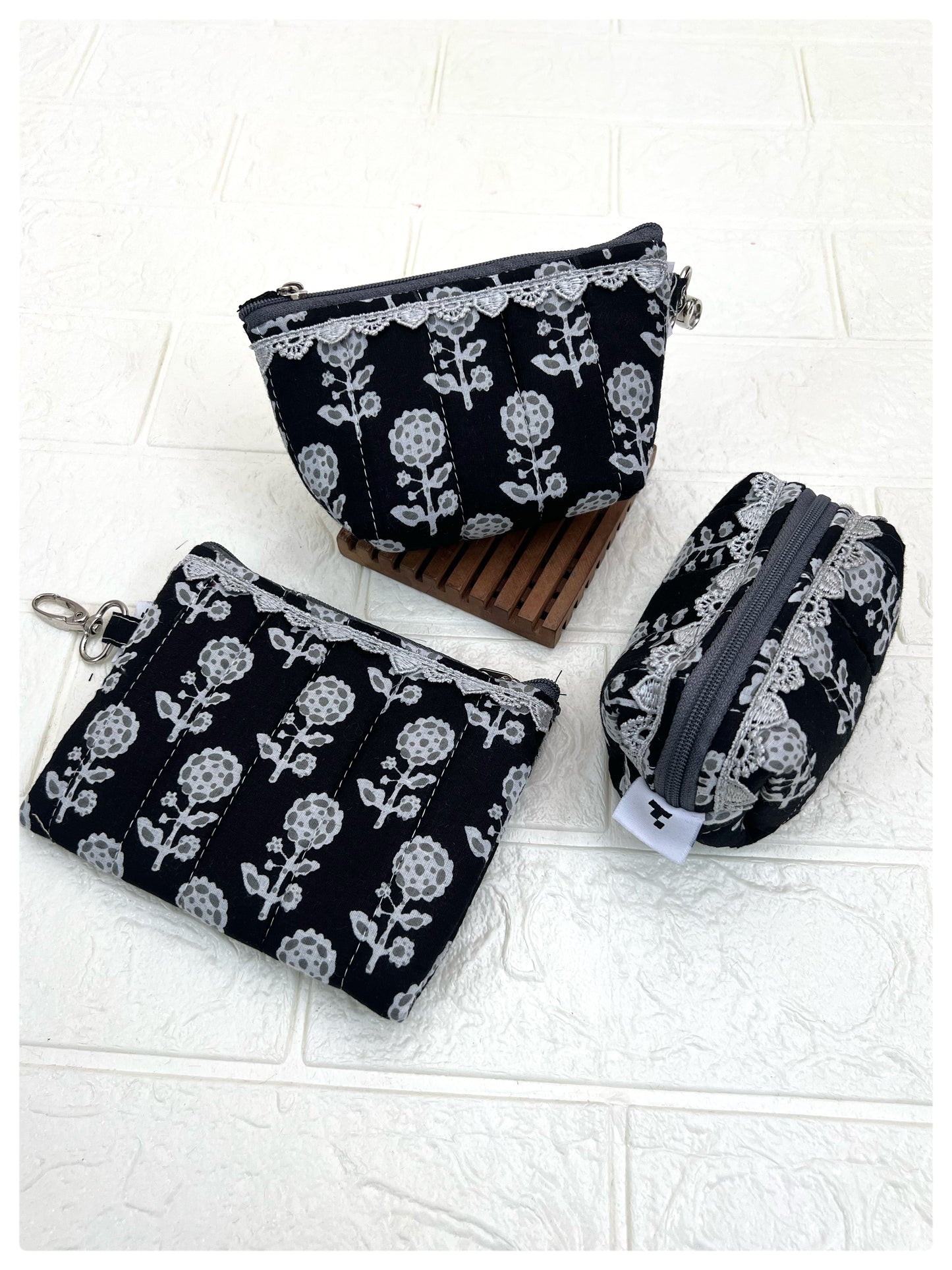BNW2 BAGCHARM
