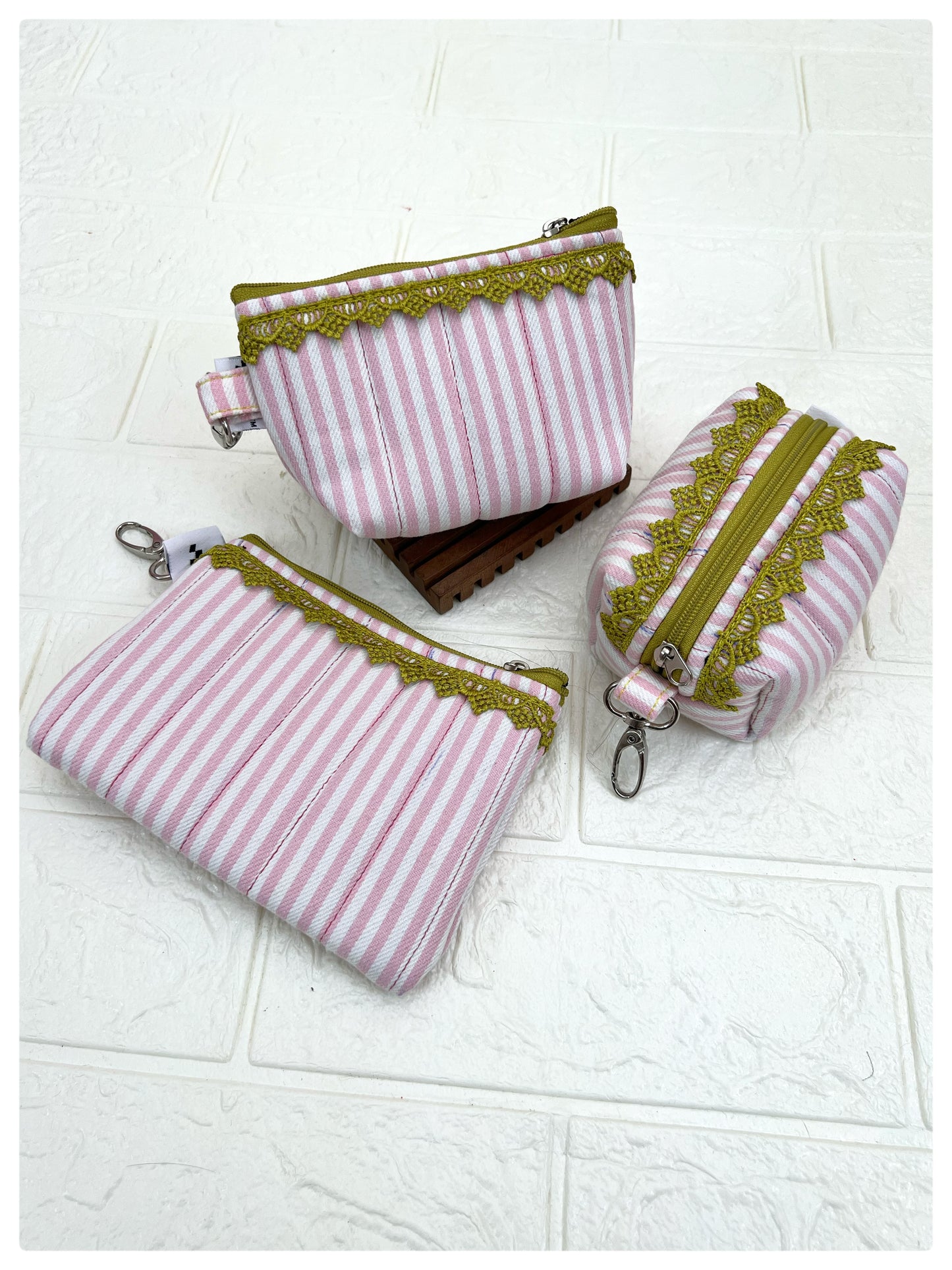 LIGHT PINK STRIPE KEYCHARM