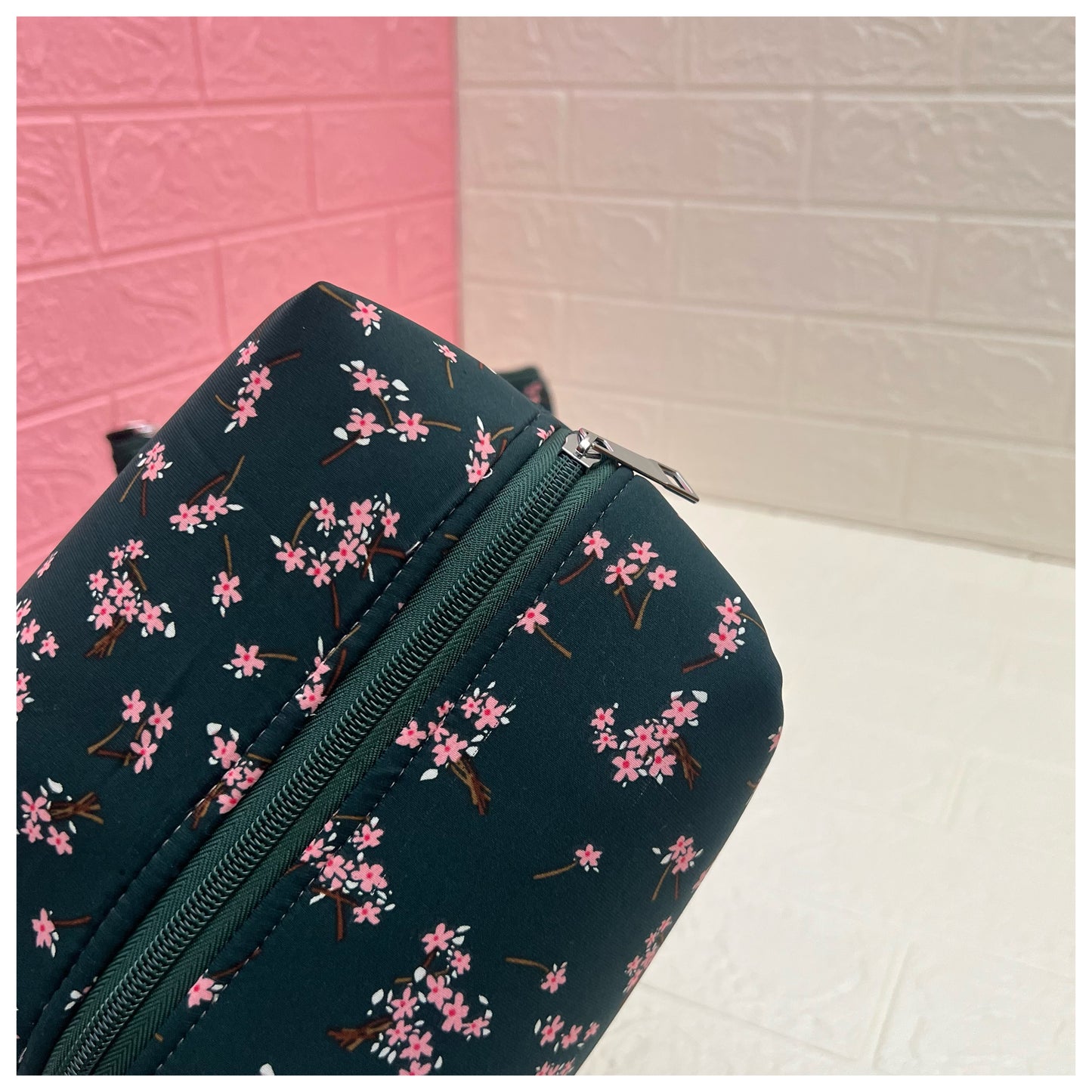 GREEN PINK POUCHES