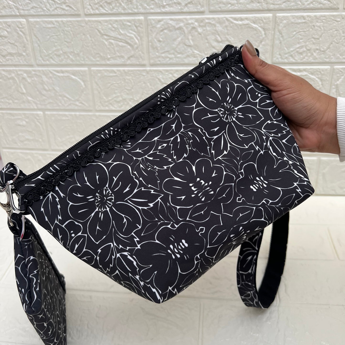 BNW FLORAL PARIZAT CROSSBODY