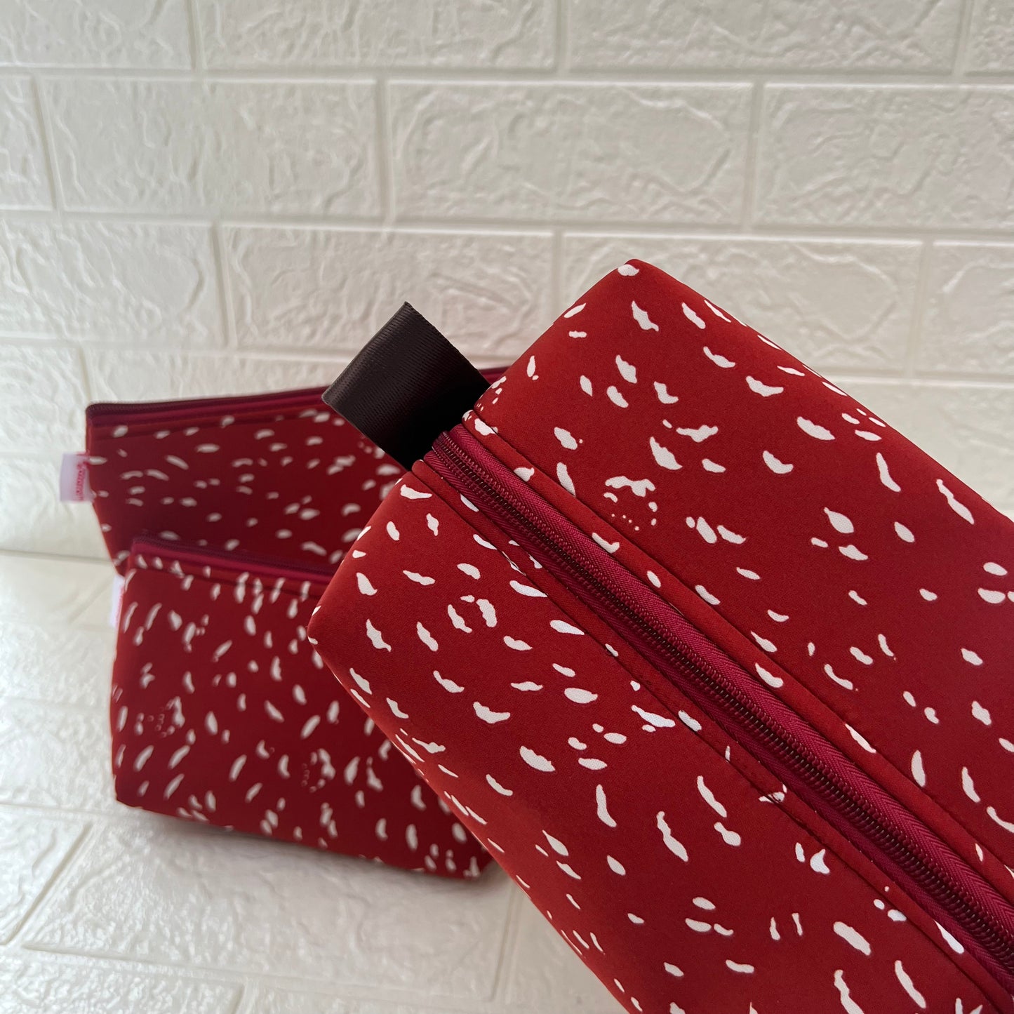 RED WHITE ABSTRACT POUCHES