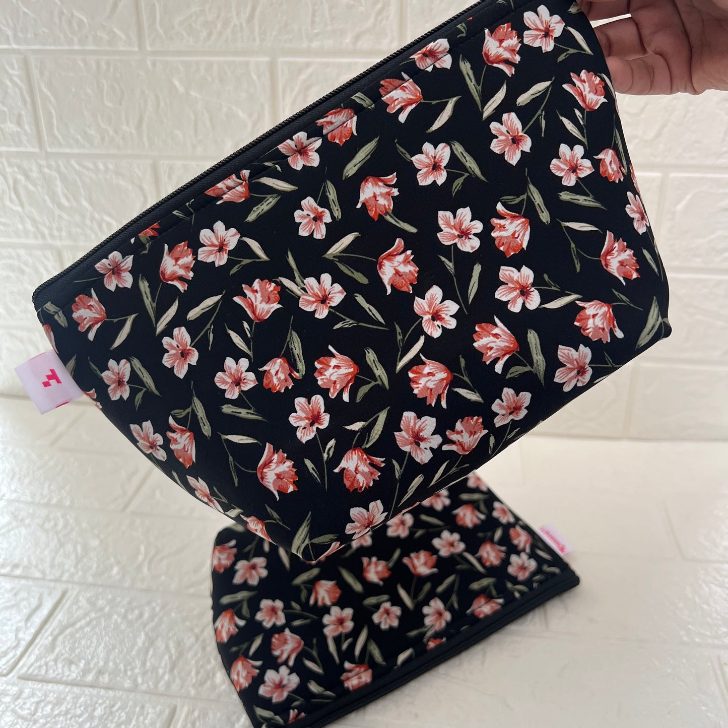 COSMOS FLORAL POUCHES