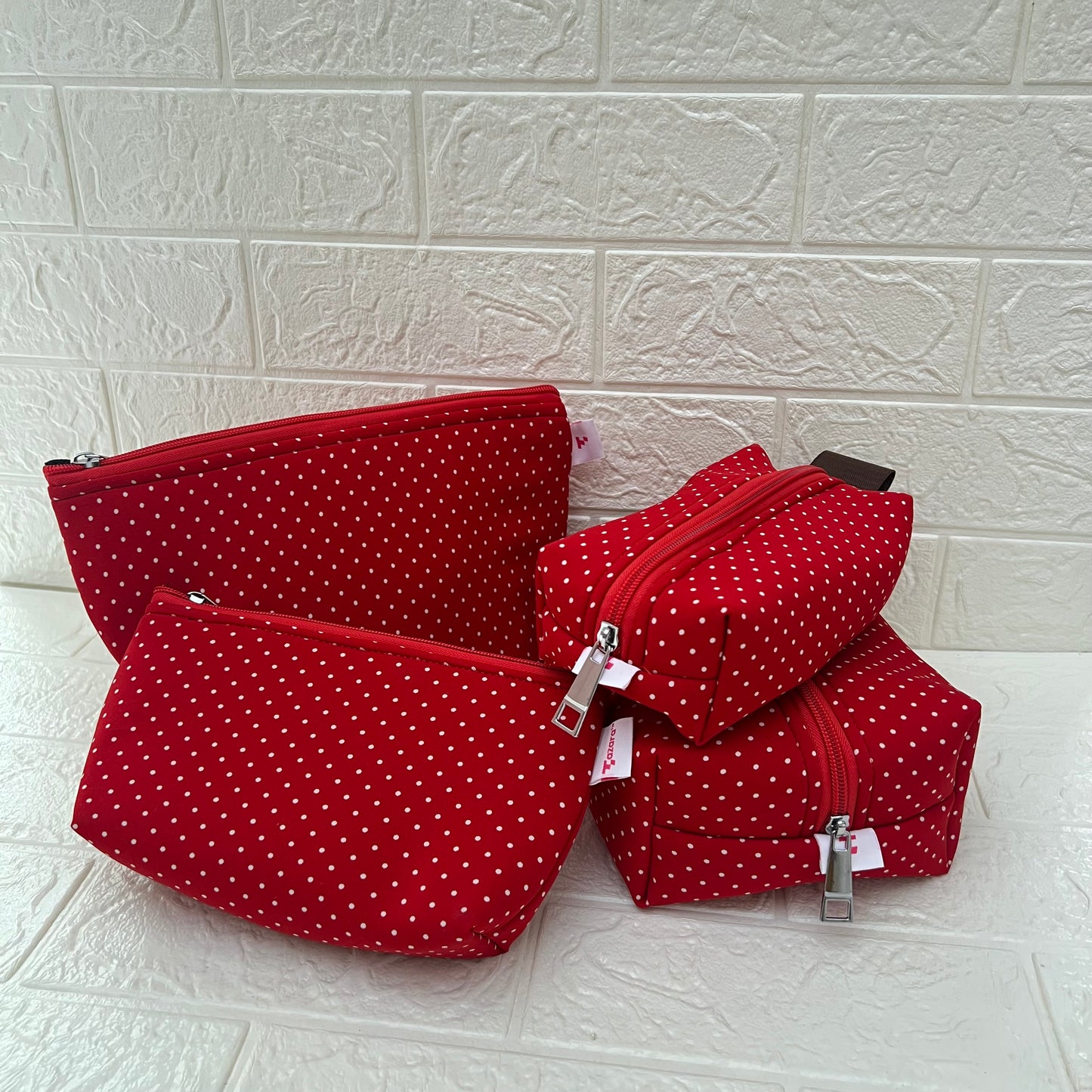RED SMALL POLKA POUCHES