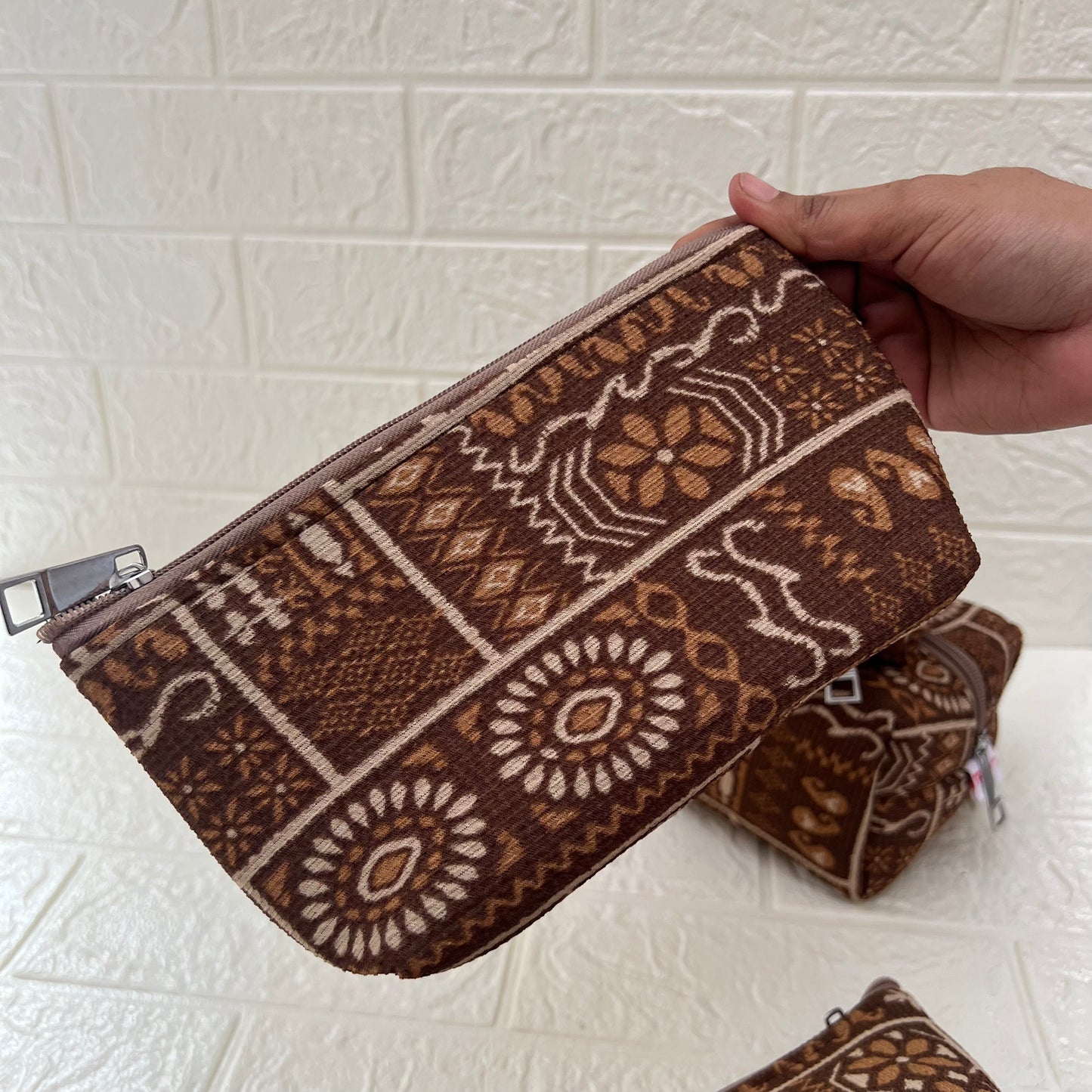 BROWN NOKSHA POUCHES