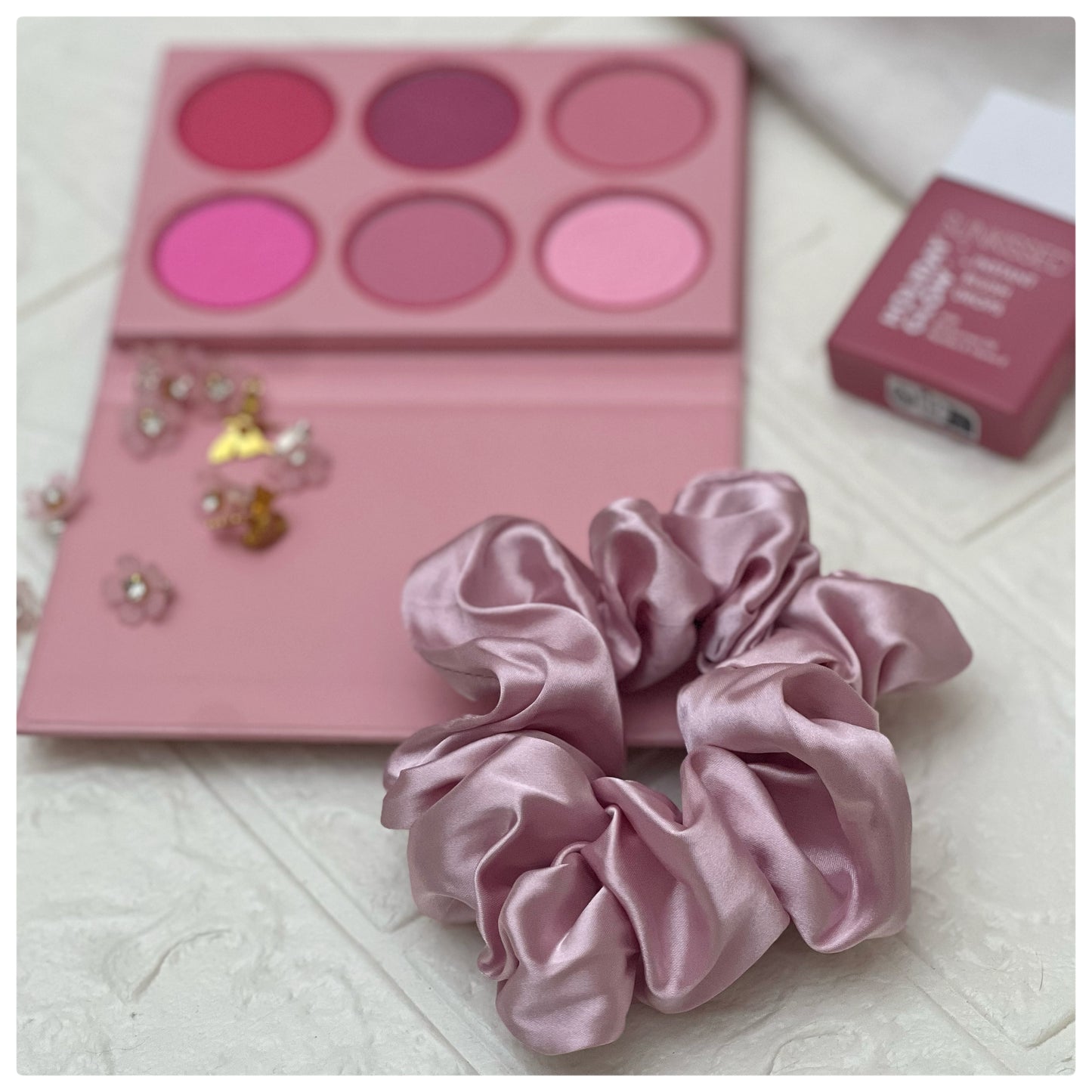 PINK3 SCRUNCHIES
