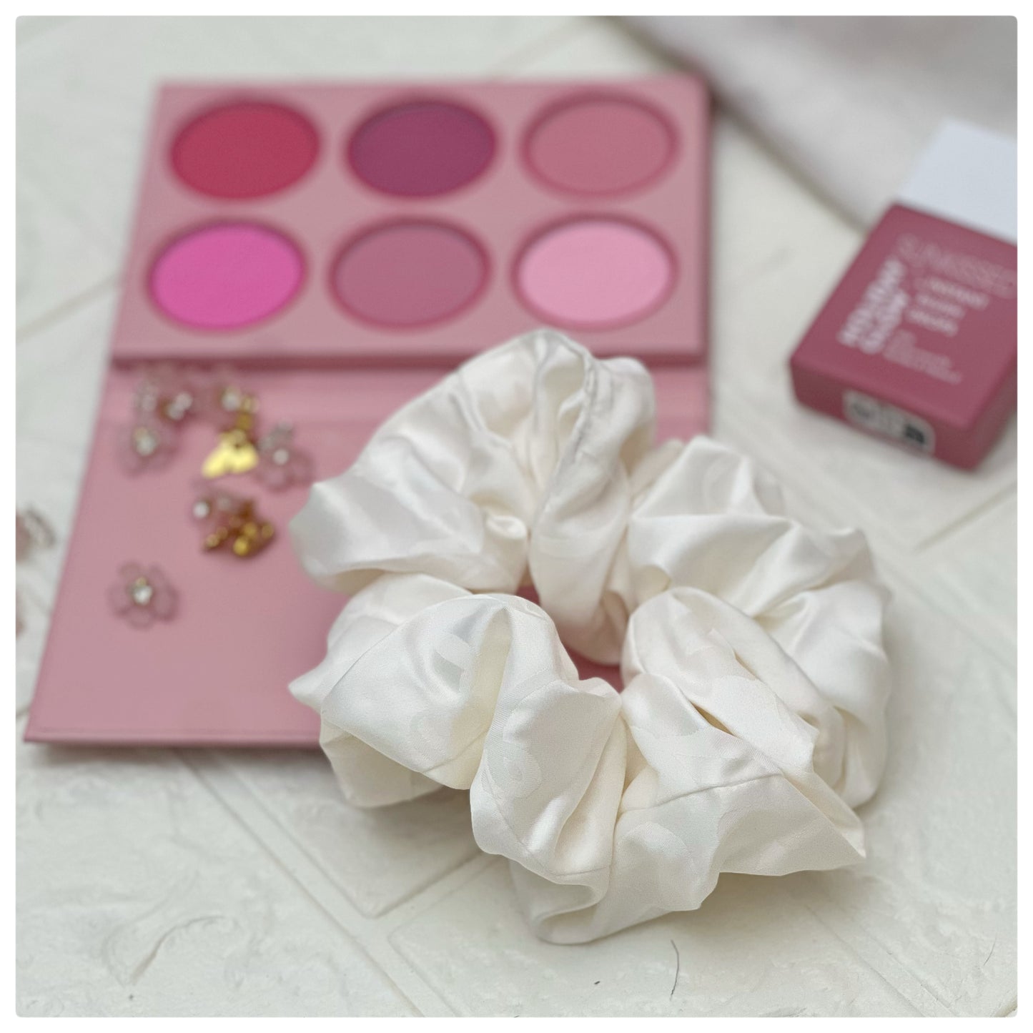 WHITE POLKA SCRUNCHIES