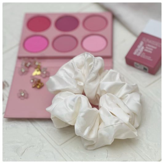 WHITE POLKA SCRUNCHIES