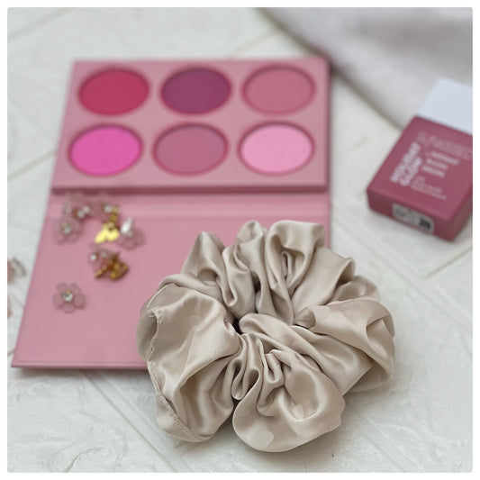 CREAM POLKA SCRUNCHIES