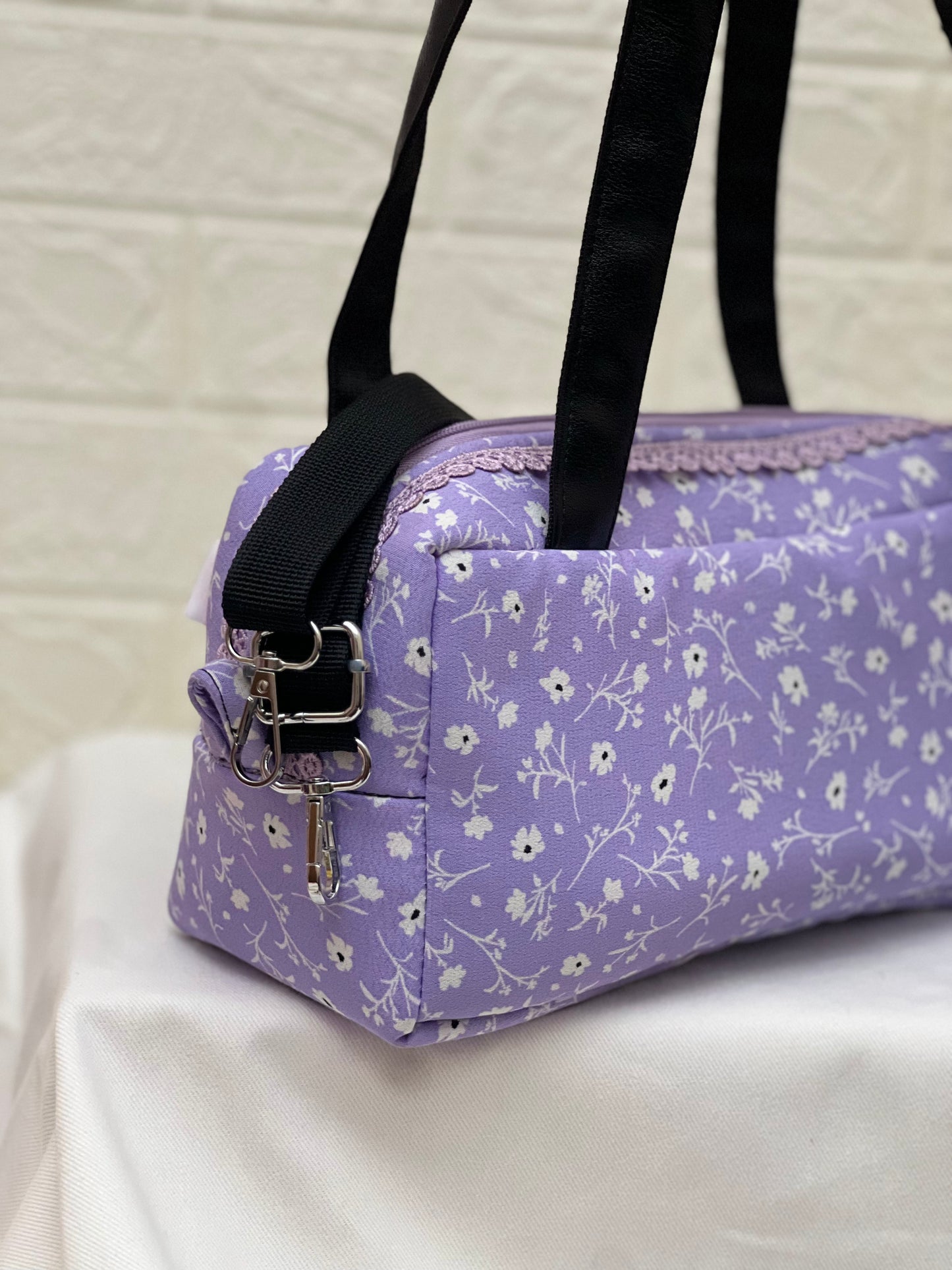 PURPLE WHITE FLORAL PIKO TOTE