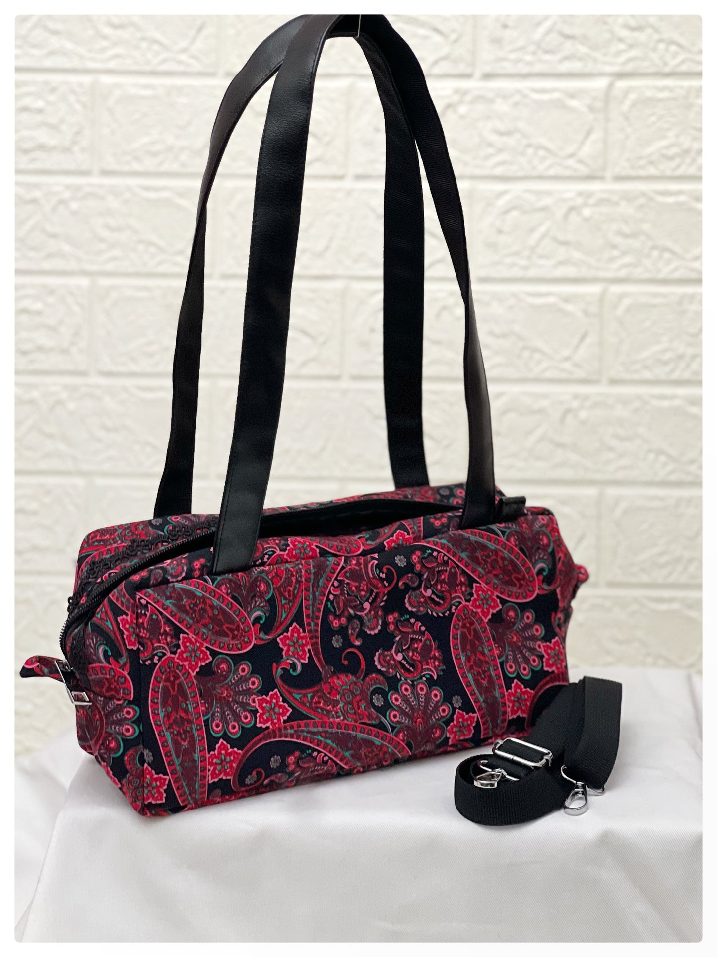 BLACK RED KOLKA PIKO TOTE
