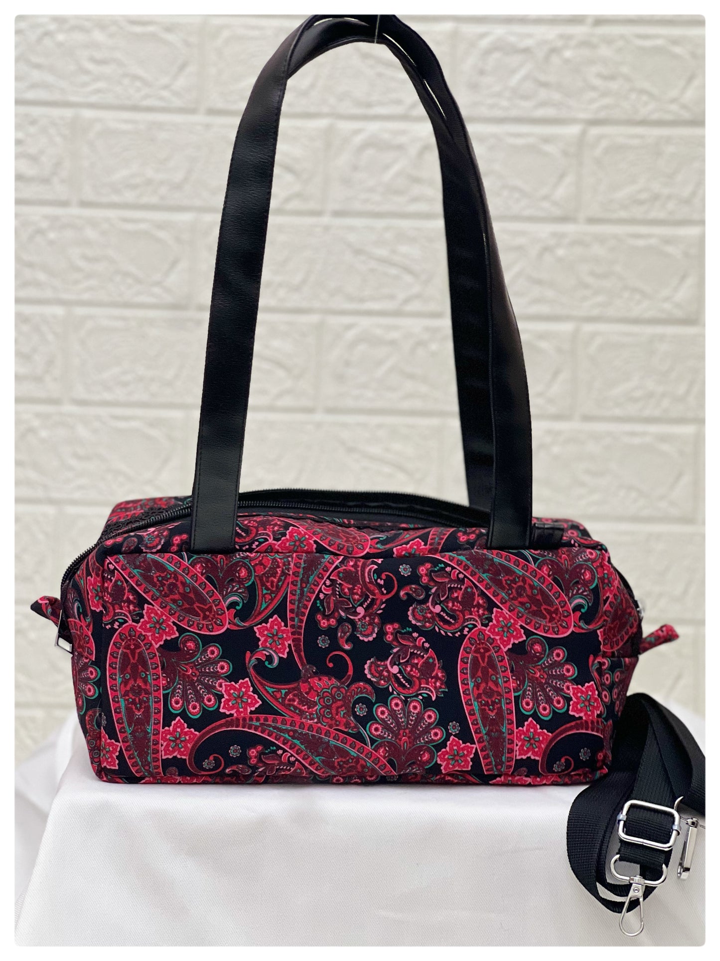 BLACK RED KOLKA PIKO TOTE