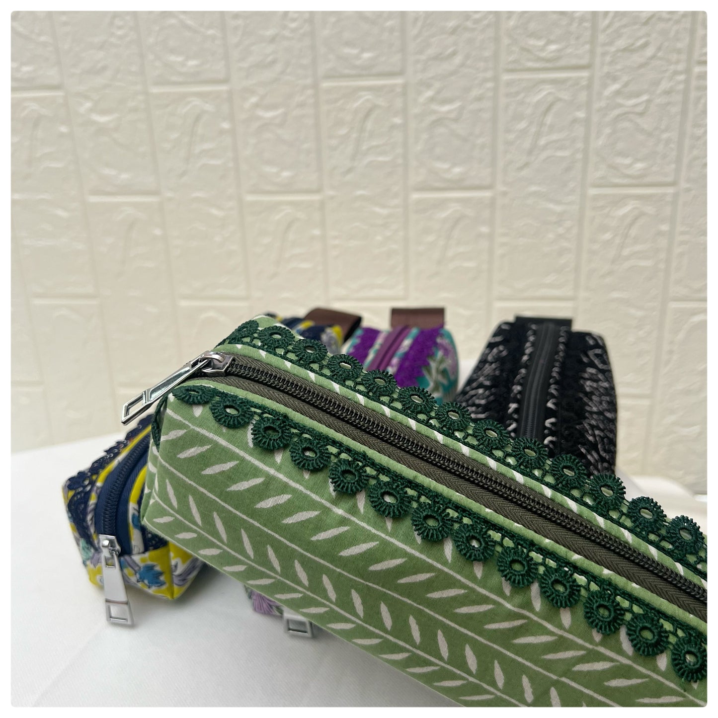 GREEN STRIPE LEAF JOYPURI PENCIL POUCH
