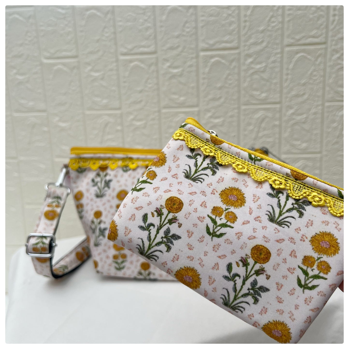 YELLOW WHITE FLORAL PARIZAT CROSSBODY
