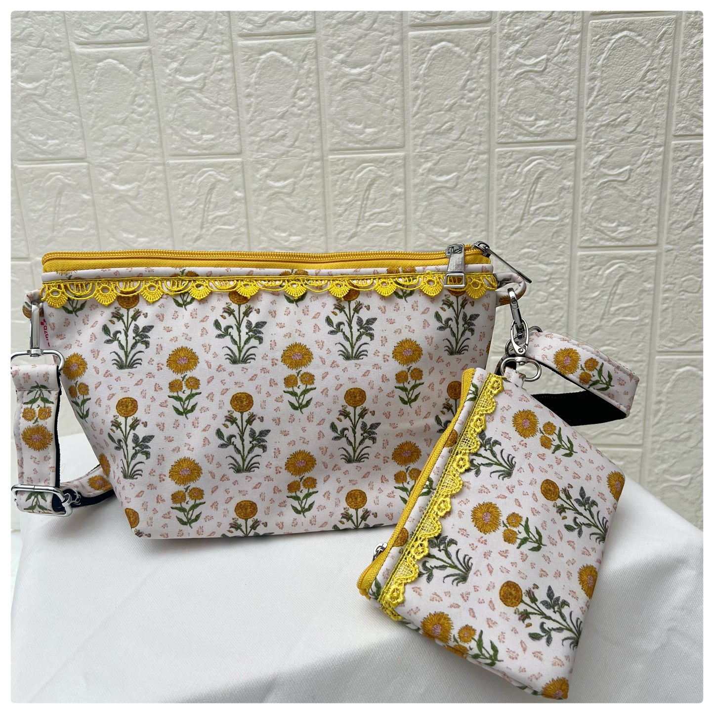YELLOW WHITE FLORAL PARIZAT CROSSBODY