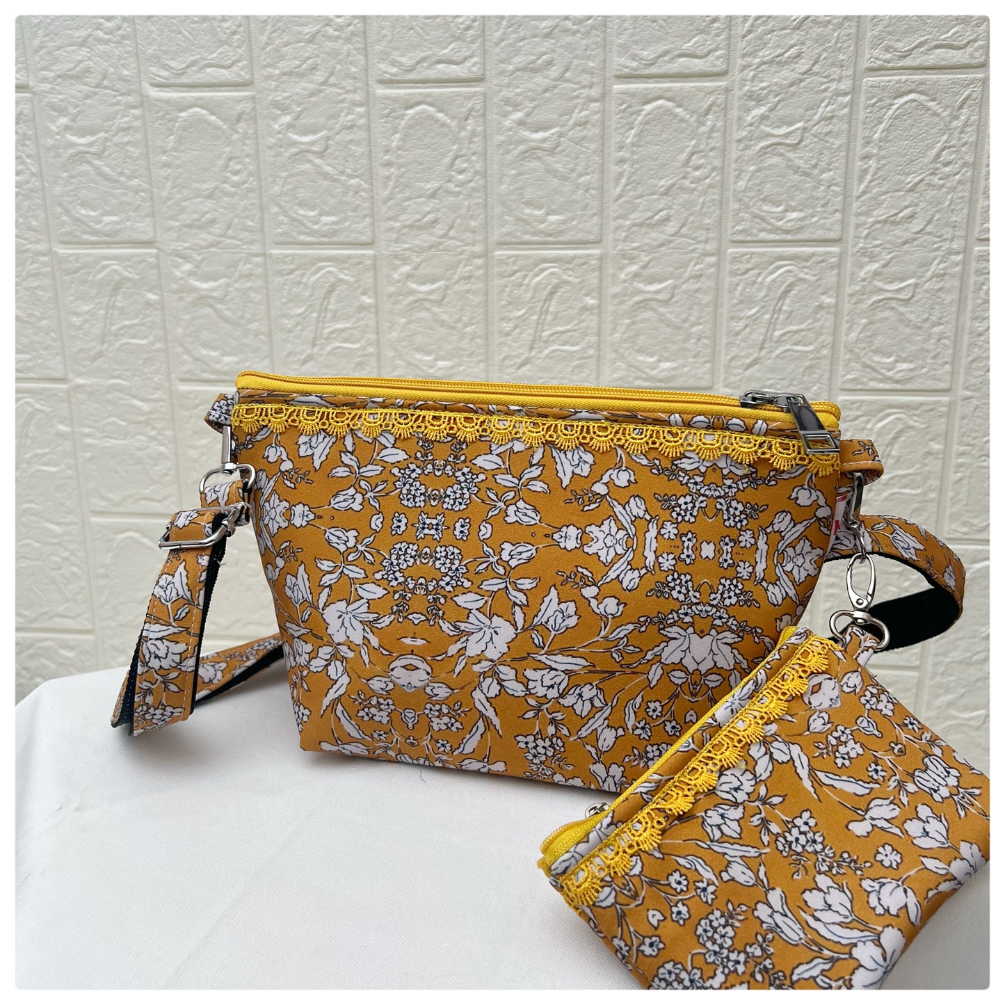 YELLOW FLORAL PARIZAT CROSSBODY