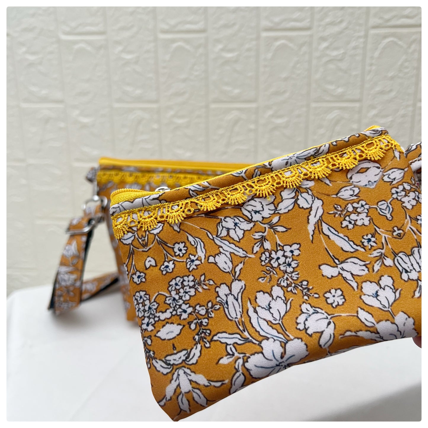 YELLOW FLORAL PARIZAT CROSSBODY