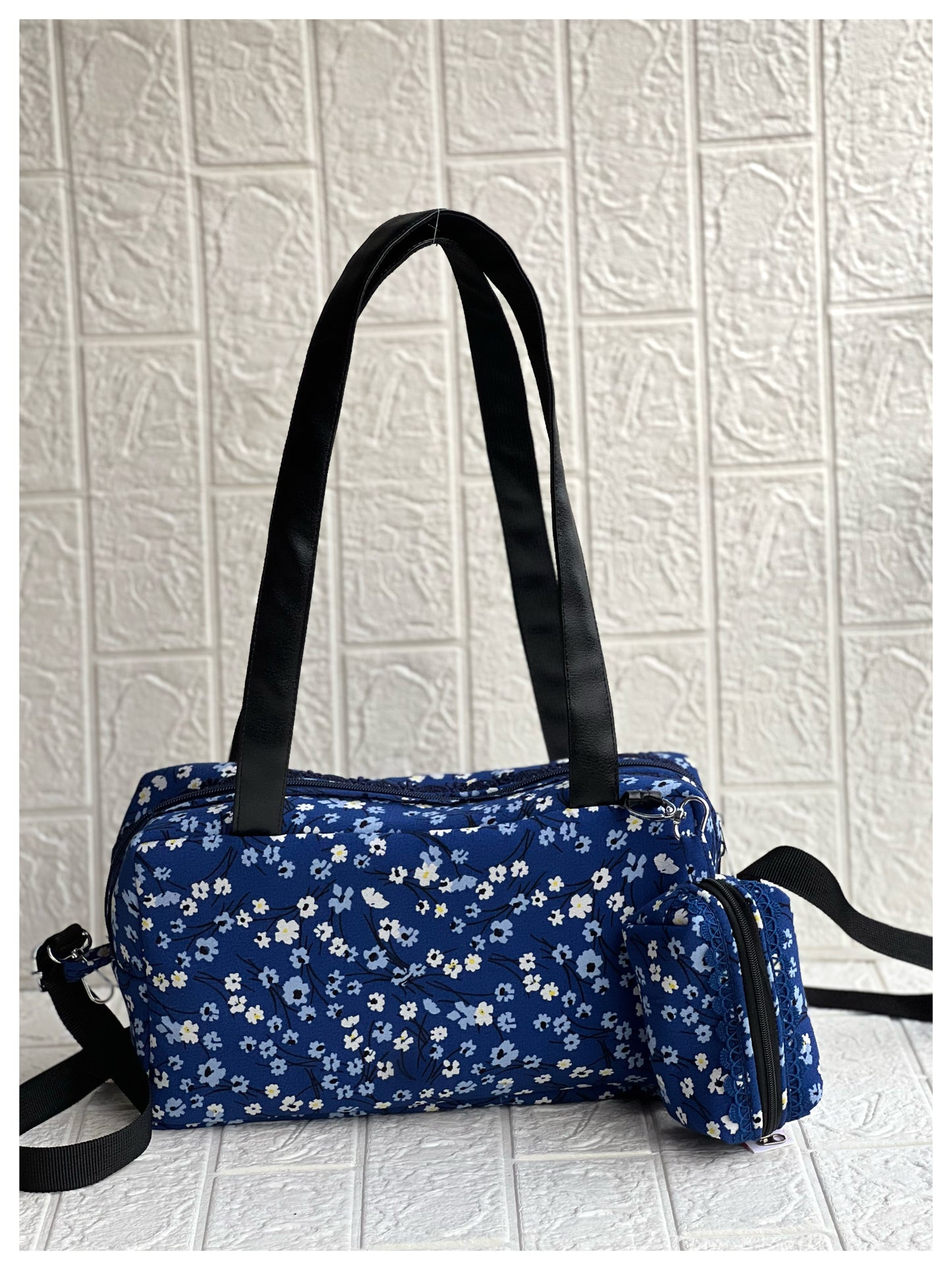 BLUE FLORAL PAMELA TOTE
