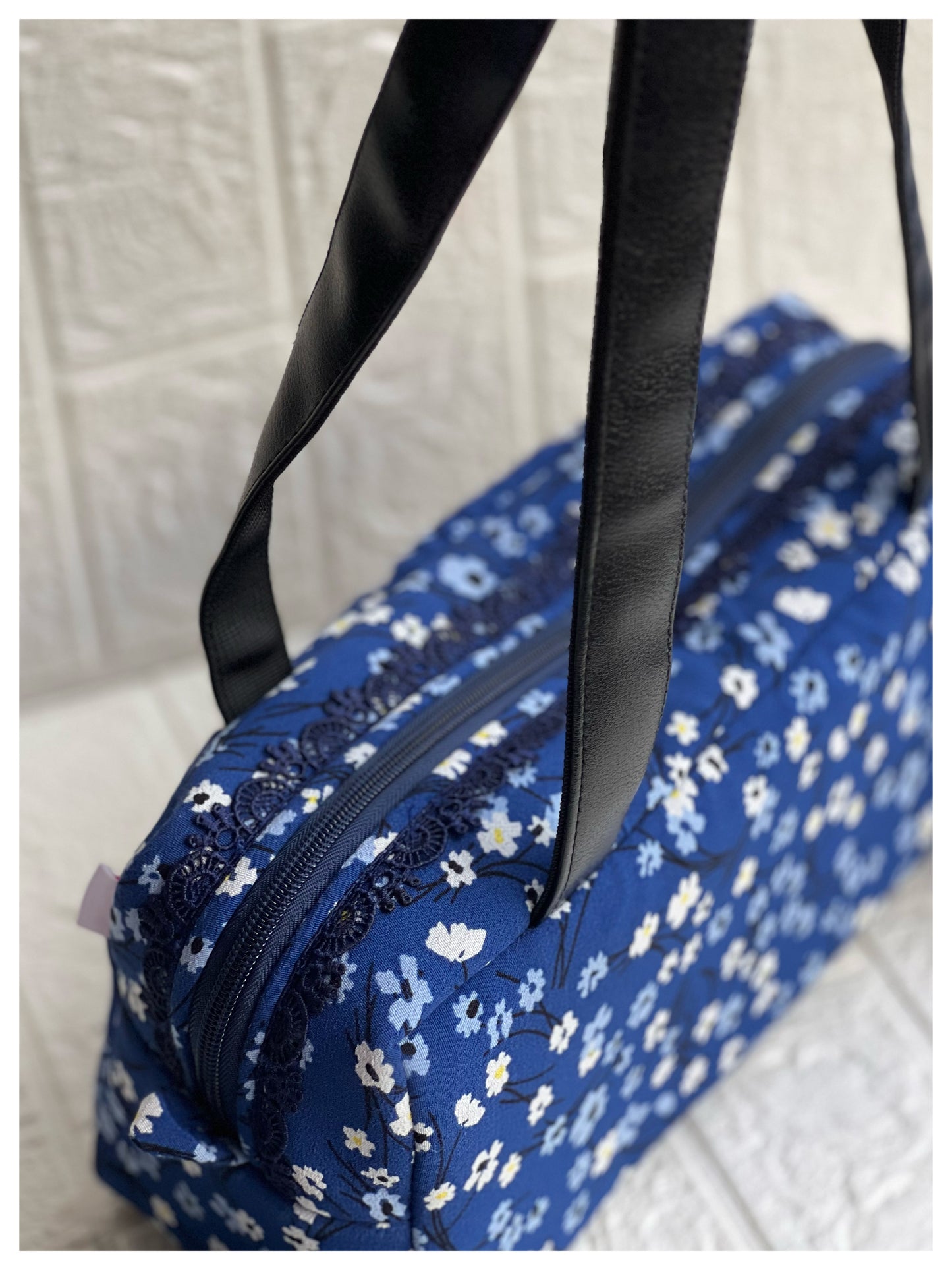 BLUE FLORAL PIKO TOTE
