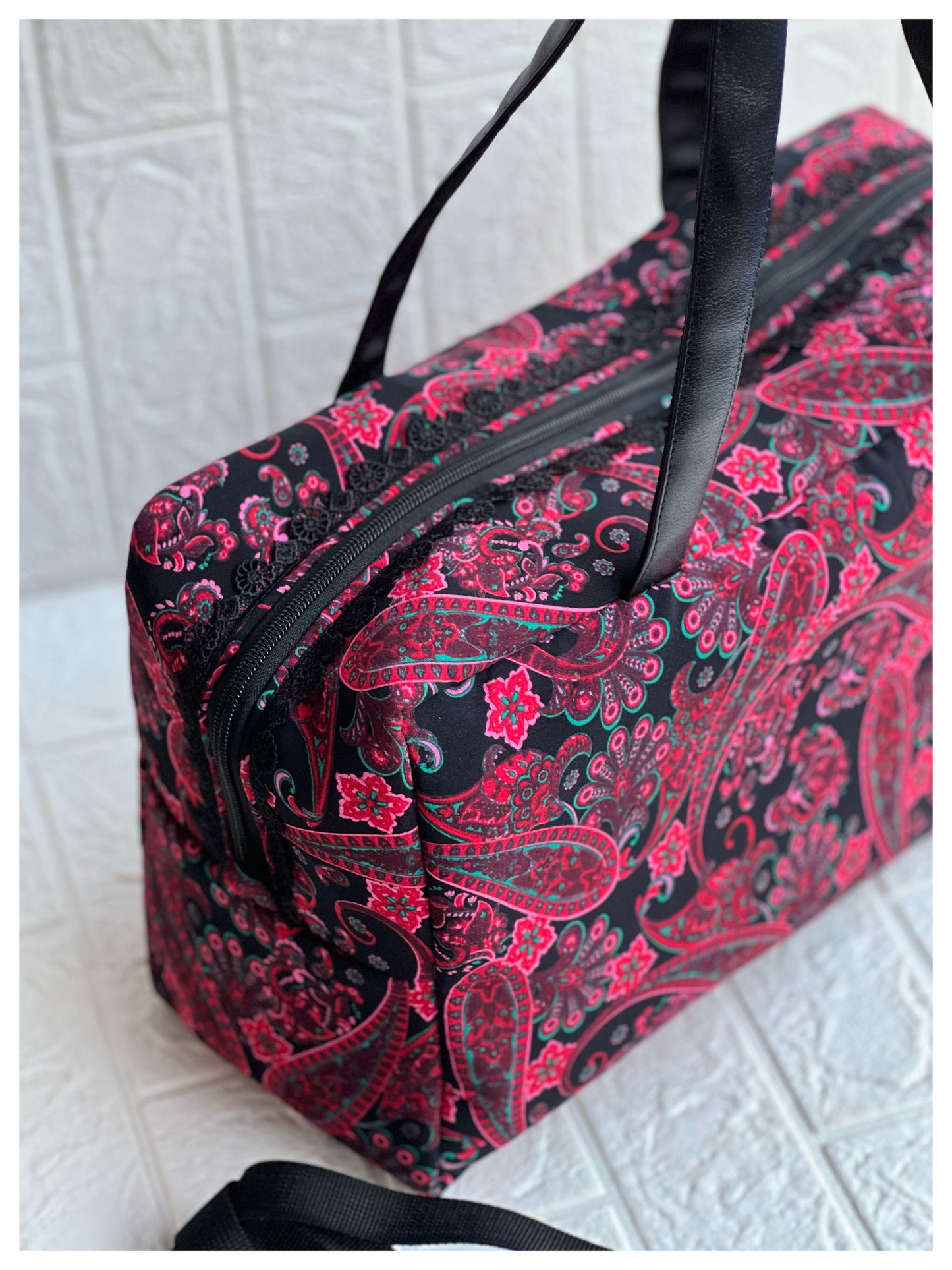 BLACK RED KOLKA PAMELA TOTE