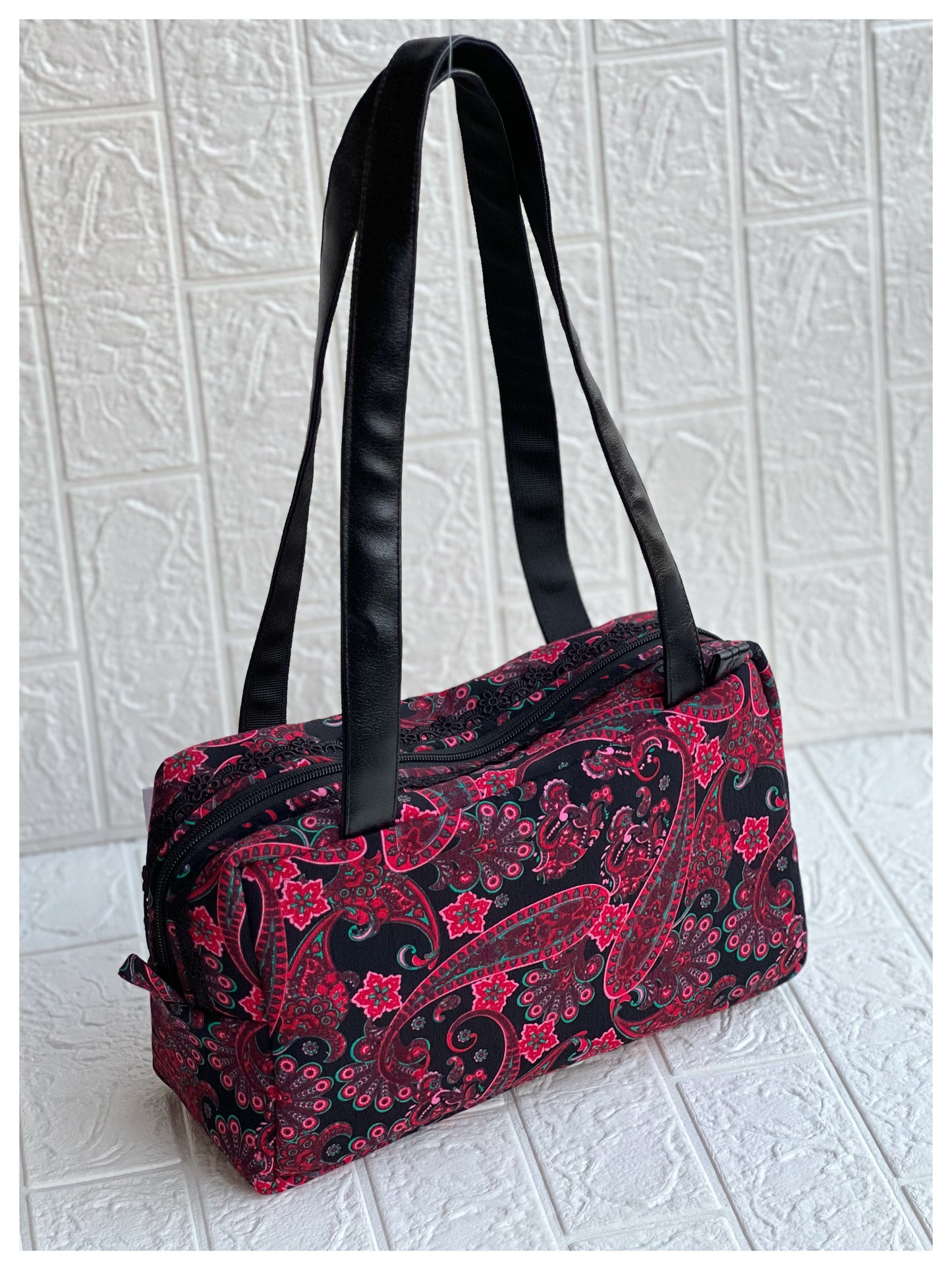 BLACK RED KOLKA PAMELA TOTE