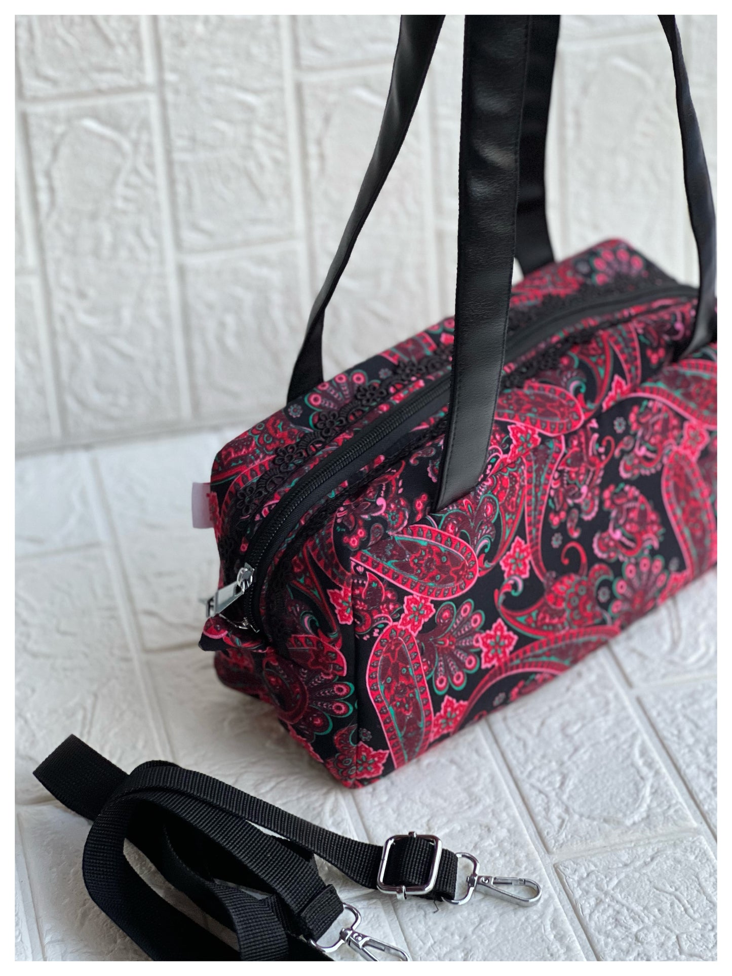 BLACK RED KOLKA PAMELA TOTE