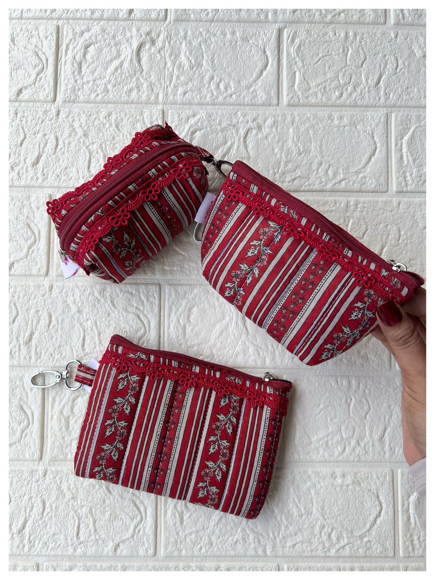 RED STRIPE QUILTED KEY-CHARM