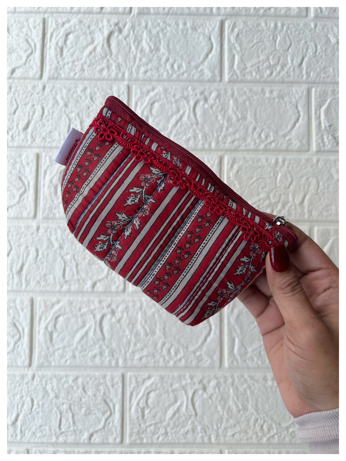RED STRIPE QUILTED KEY-CHARM