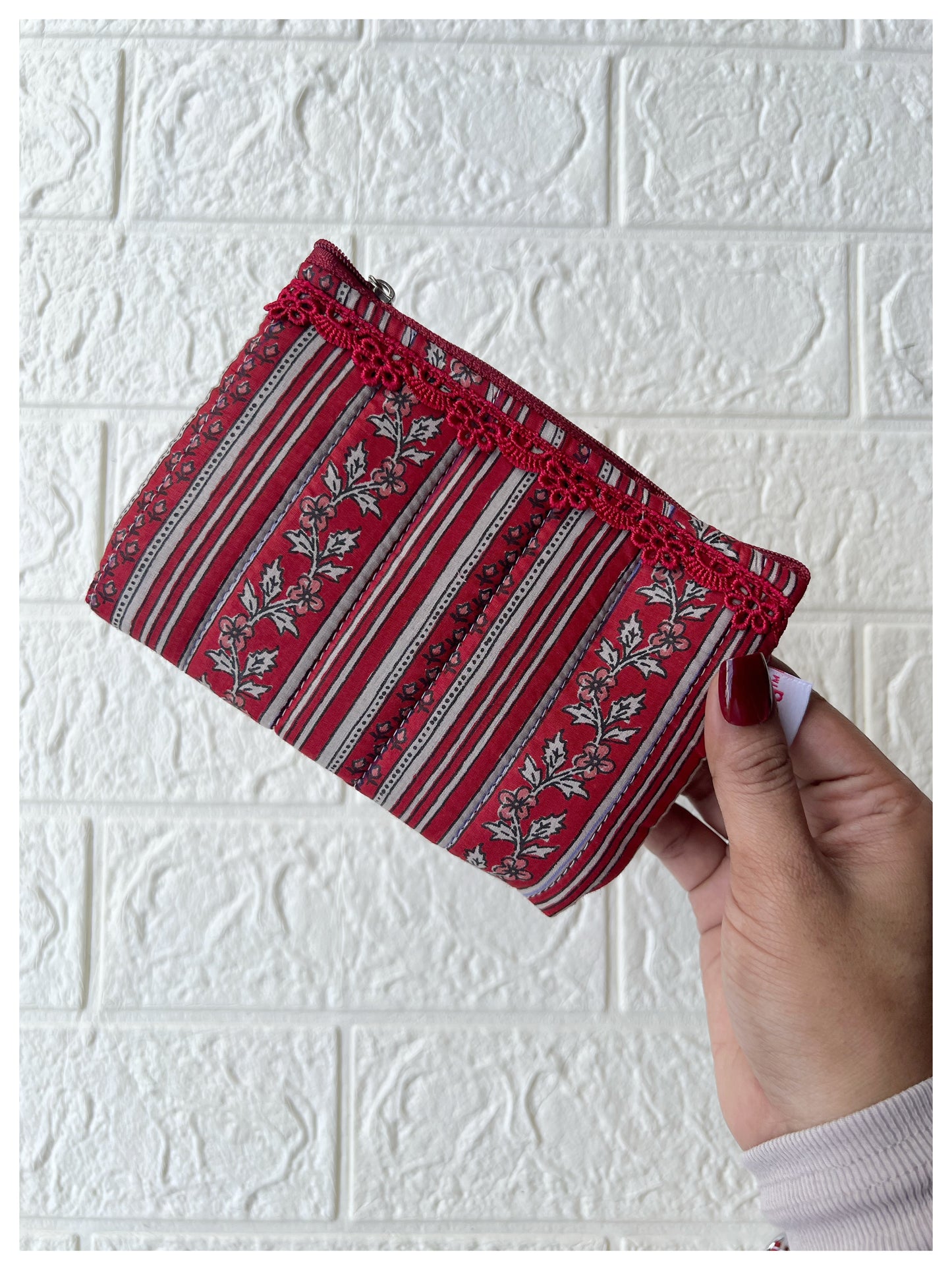 RED STRIPE QUILTED KEY-CHARM