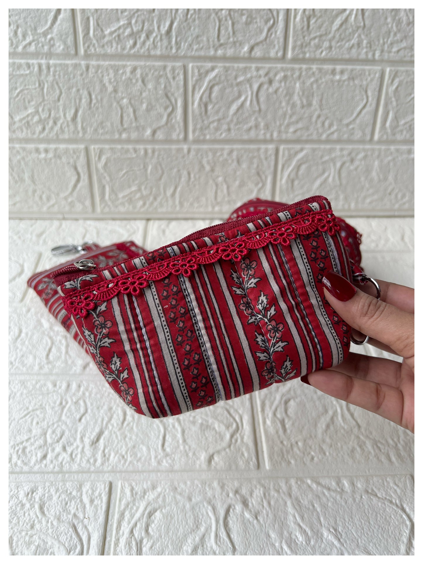 RED STRIPE QUILTED KEY-CHARM
