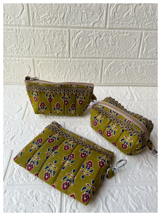 BROWN RED KOLKA QUILTED KEY-CHARM