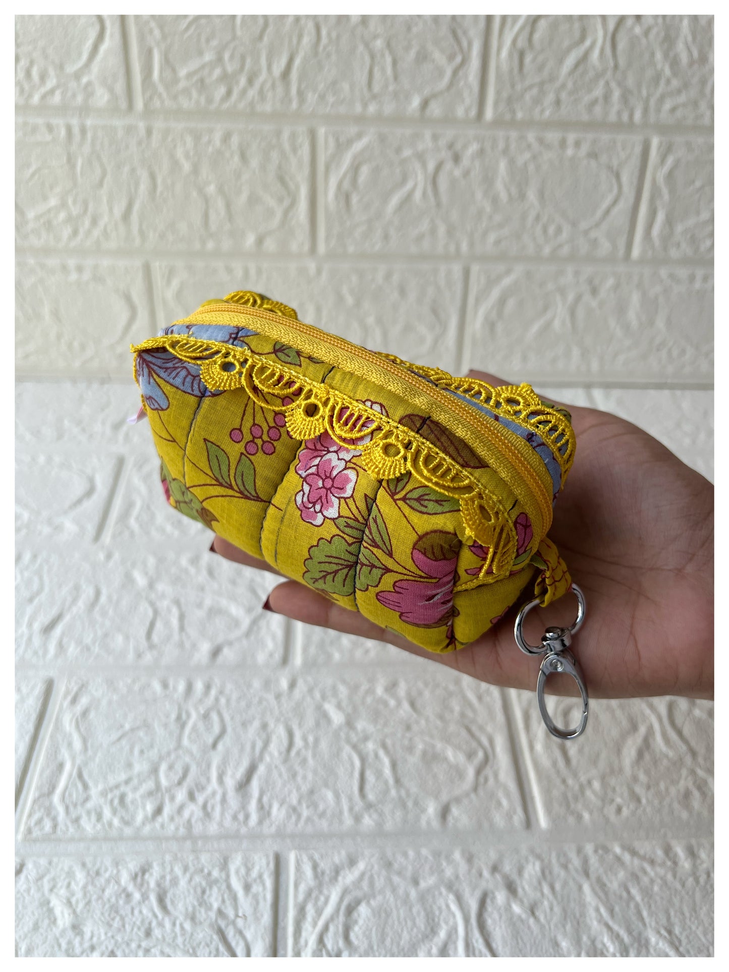 YELLOW BLUE JUI QUILTED KEY-CHARM