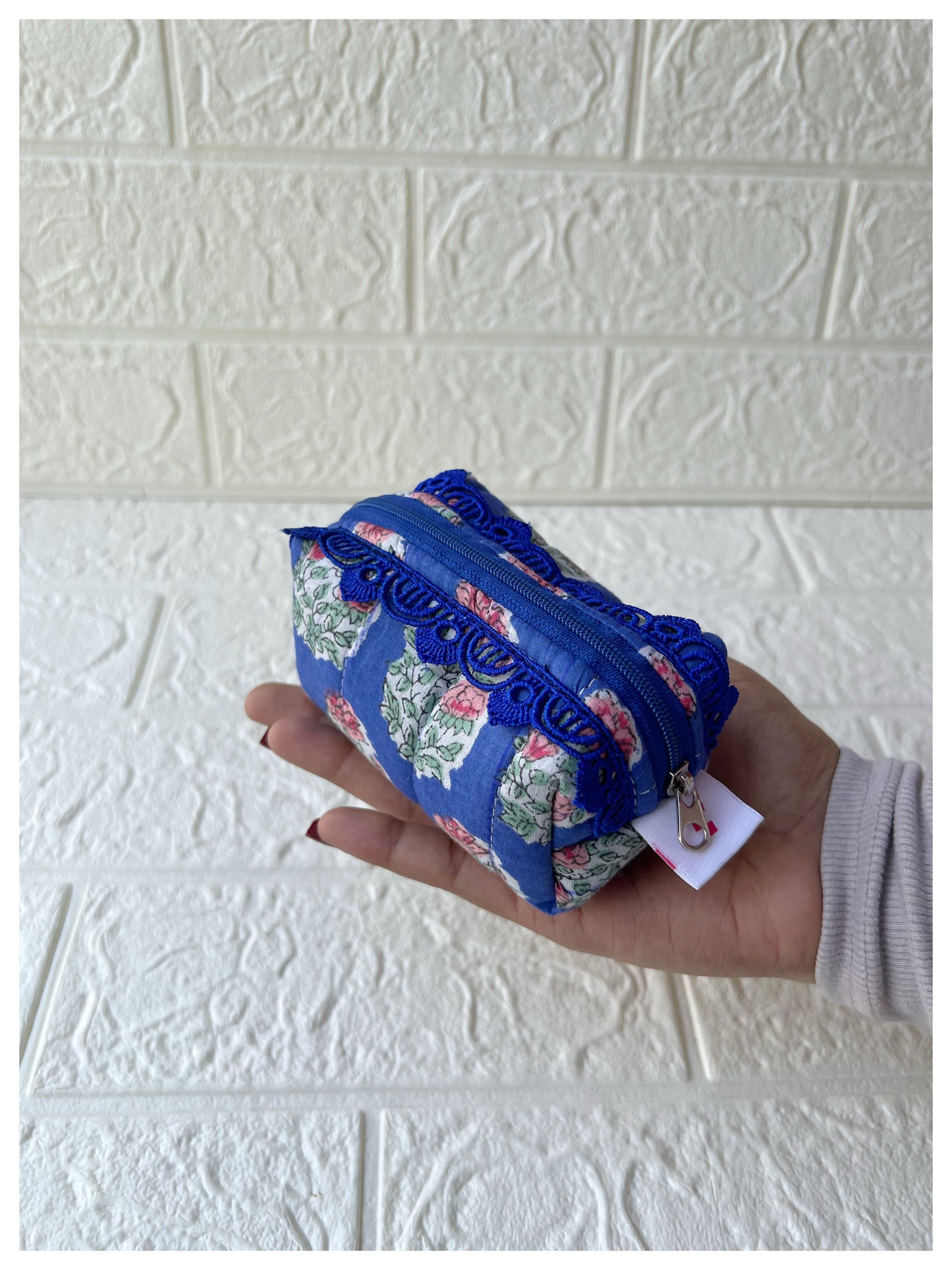 BLUE FLOWER QUILTED KEY-CHARM