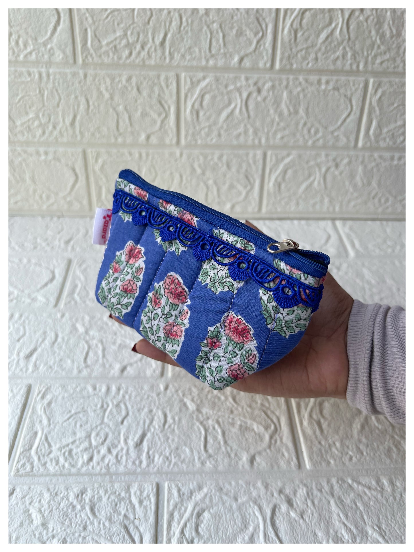 BLUE FLOWER QUILTED KEY-CHARM